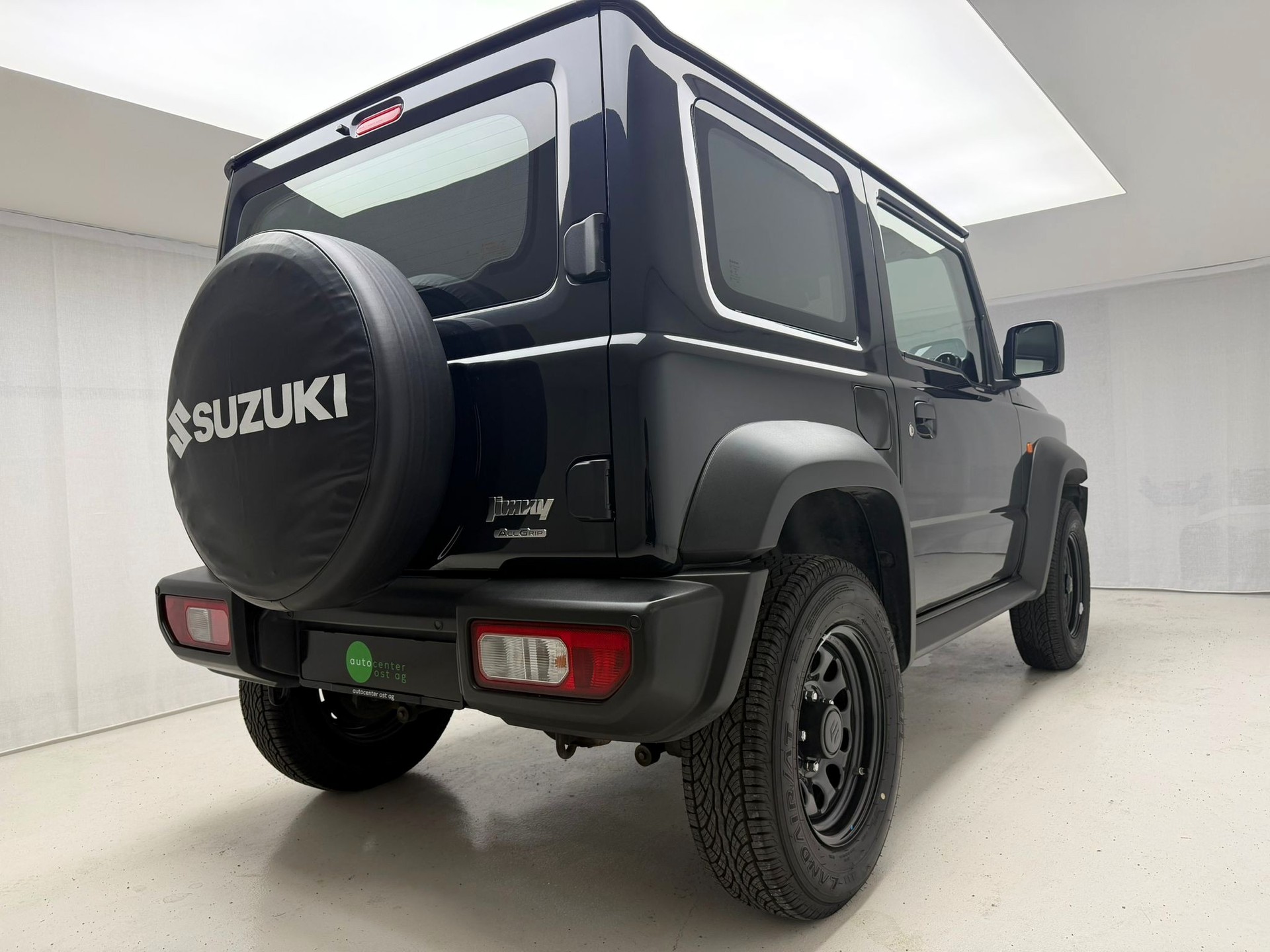 SUZUKI Jimny 1.5 Compact+ 4x4 Automat + 4 Platzer + PDC-image-4