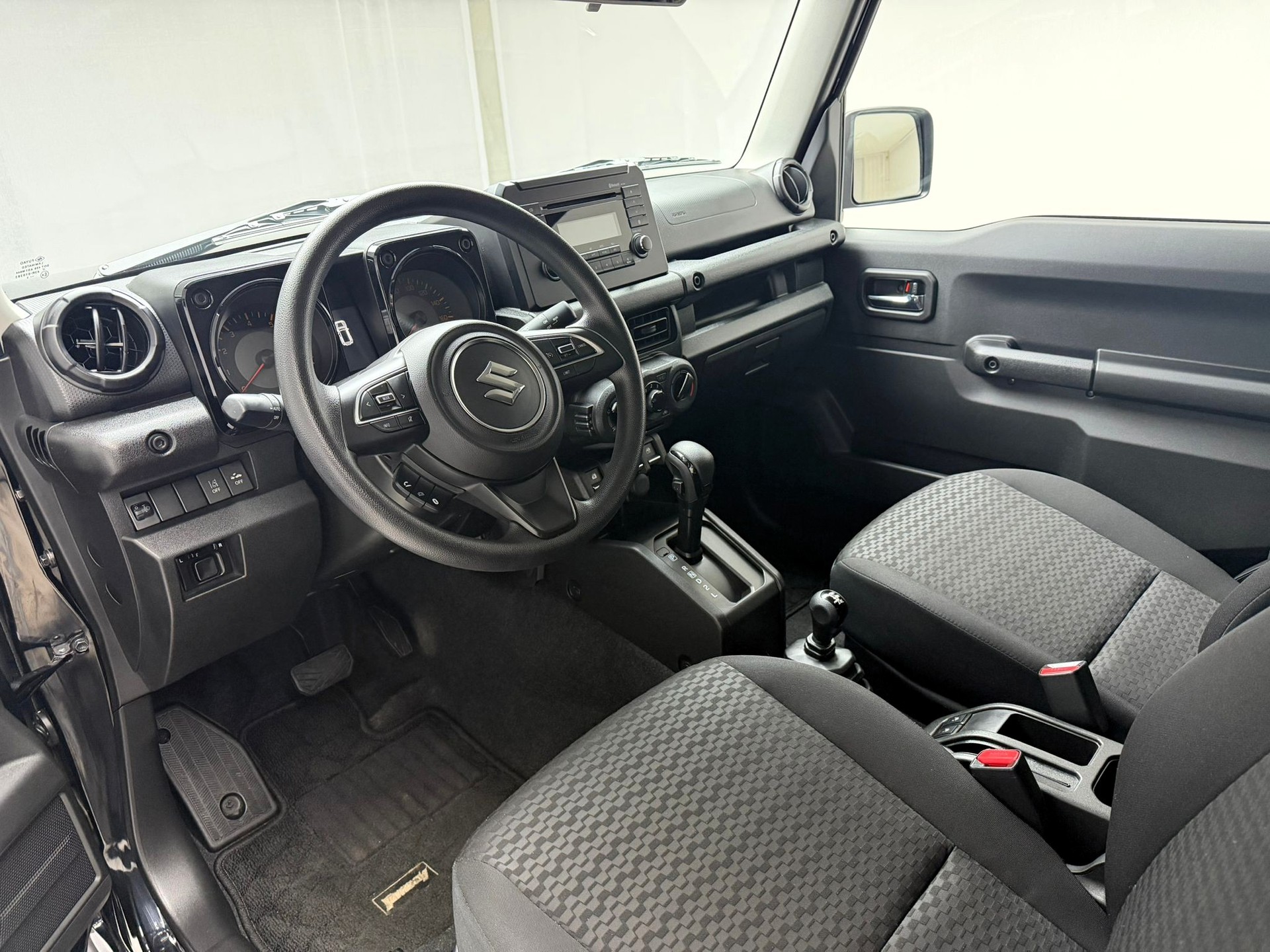 SUZUKI Jimny 1.5 Compact+ 4x4 Automat + 4 Platzer + PDC-image-14