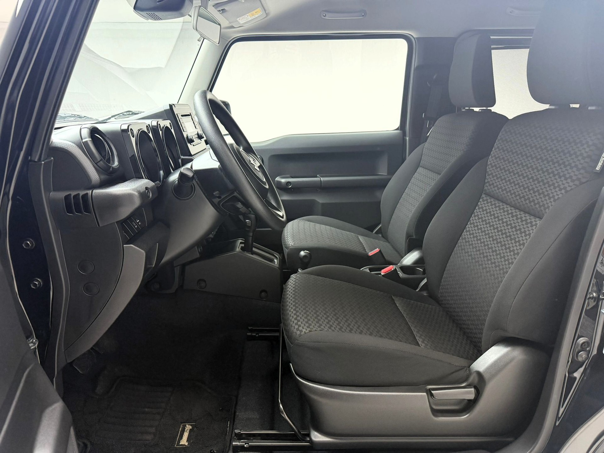 SUZUKI Jimny 1.5 Compact+ 4x4 Automat + 4 Platzer + PDC-image-15