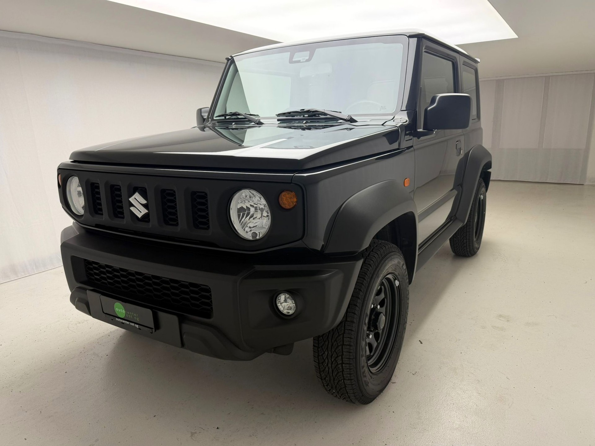 SUZUKI Jimny 1.5 Compact+ 4x4 Automat + 4 Platzer + PDC-image-1