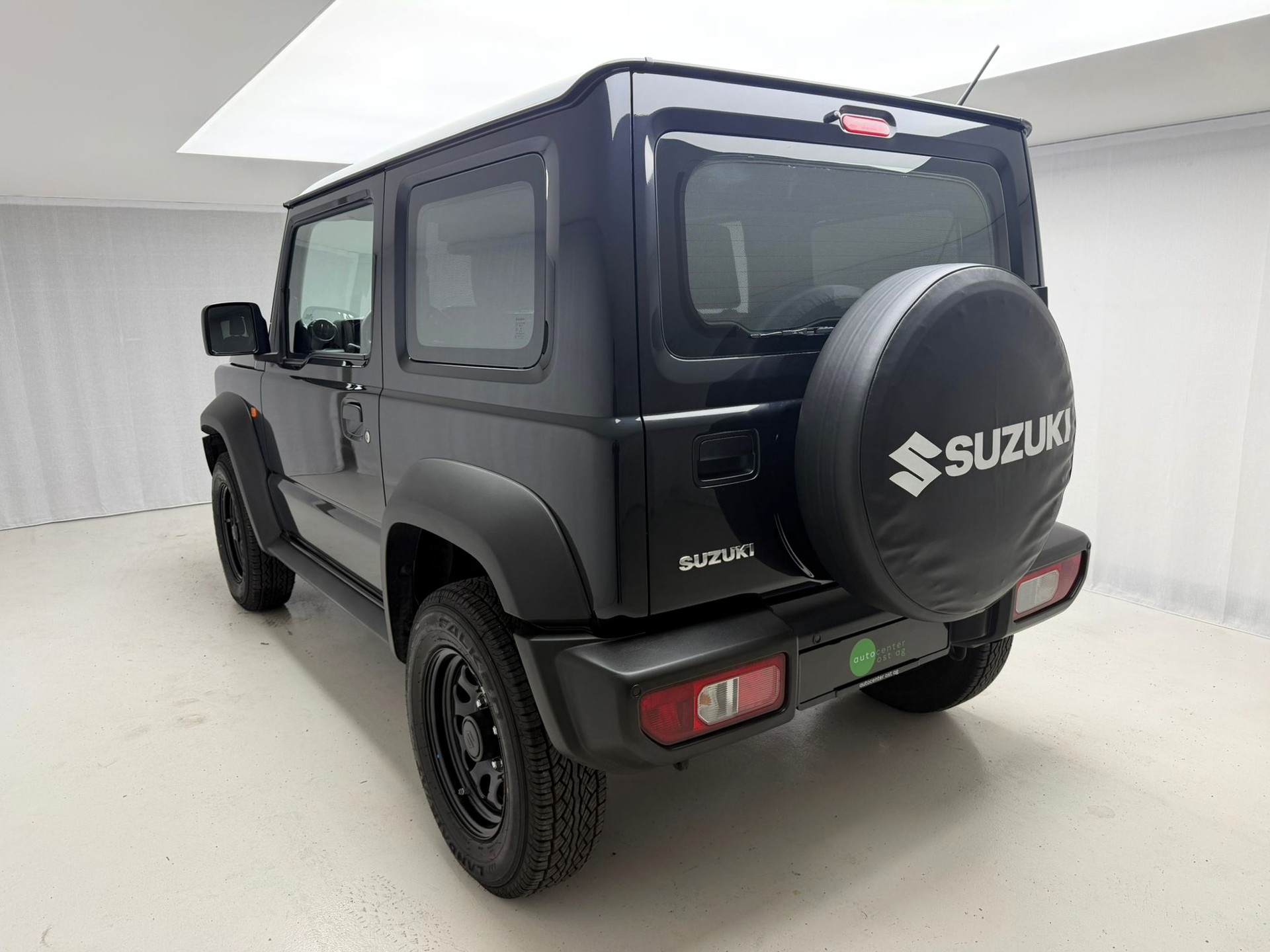 SUZUKI Jimny 1.5 Compact+ 4x4 Automat + 4 Platzer + PDC-image-2