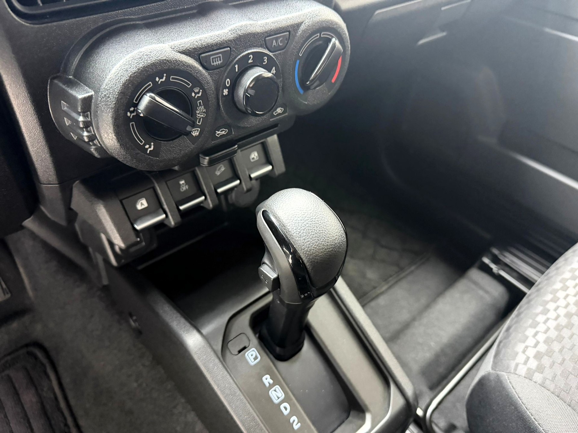 SUZUKI Jimny 1.5 Compact+ 4x4 Automat + 4 Platzer + PDC-image-17