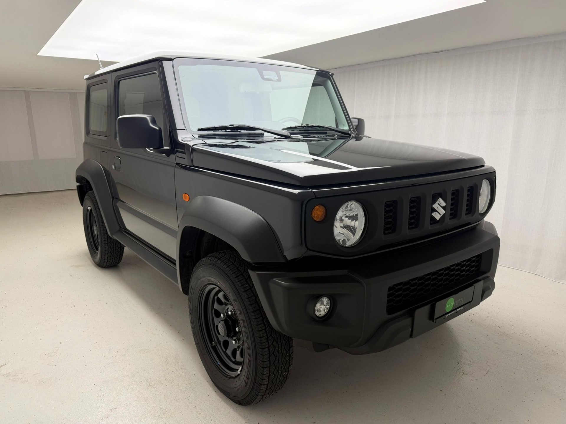 SUZUKI Jimny 1.5 Compact+ 4x4 Automat + 4 Platzer + PDC-image-0