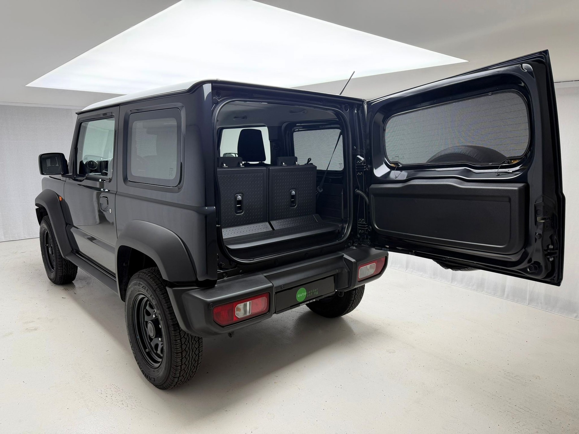 SUZUKI Jimny 1.5 Compact+ 4x4 Automat + 4 Platzer + PDC-image-8
