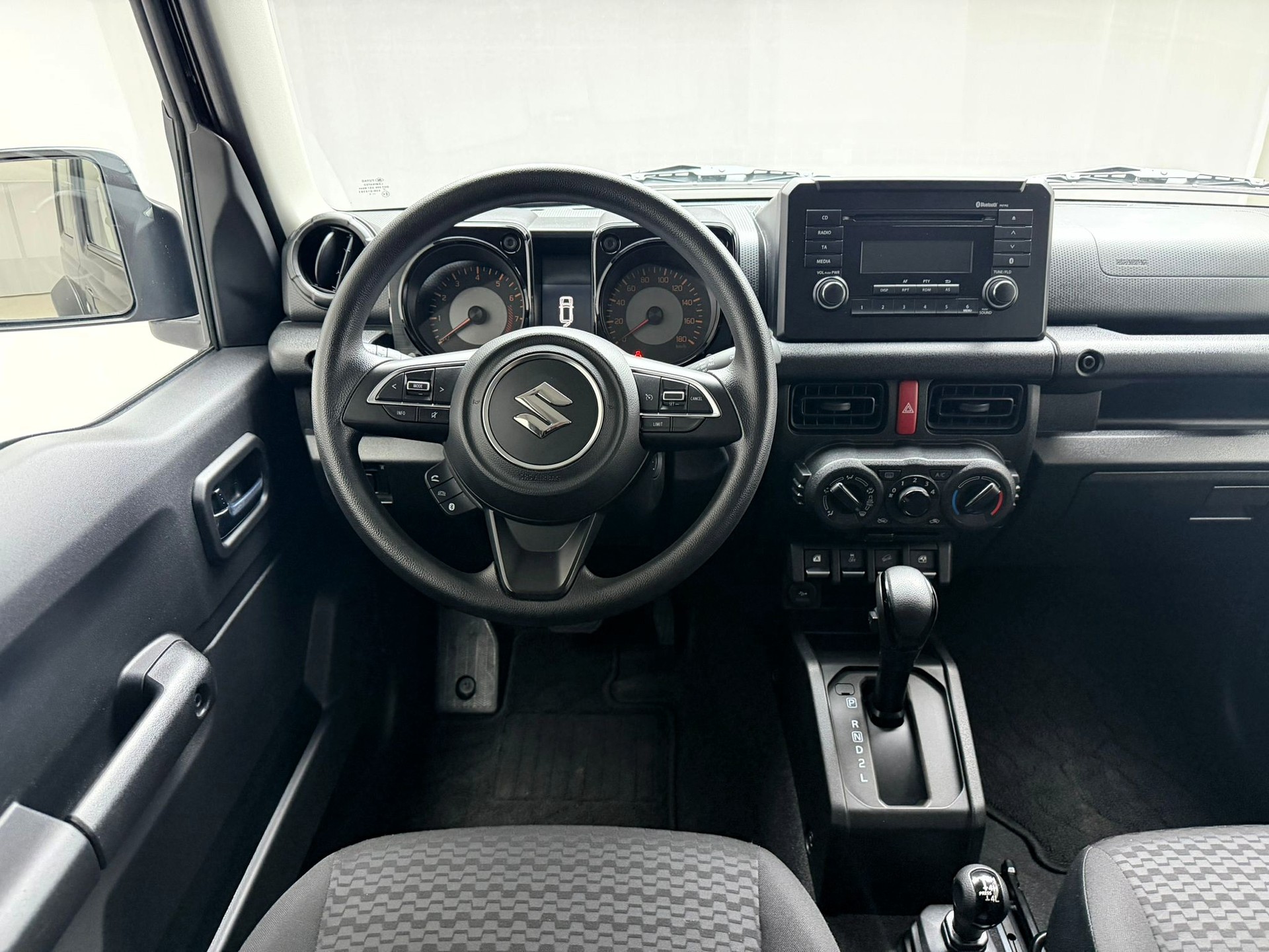 SUZUKI Jimny 1.5 Compact+ 4x4 Automat + 4 Platzer + PDC-image-12
