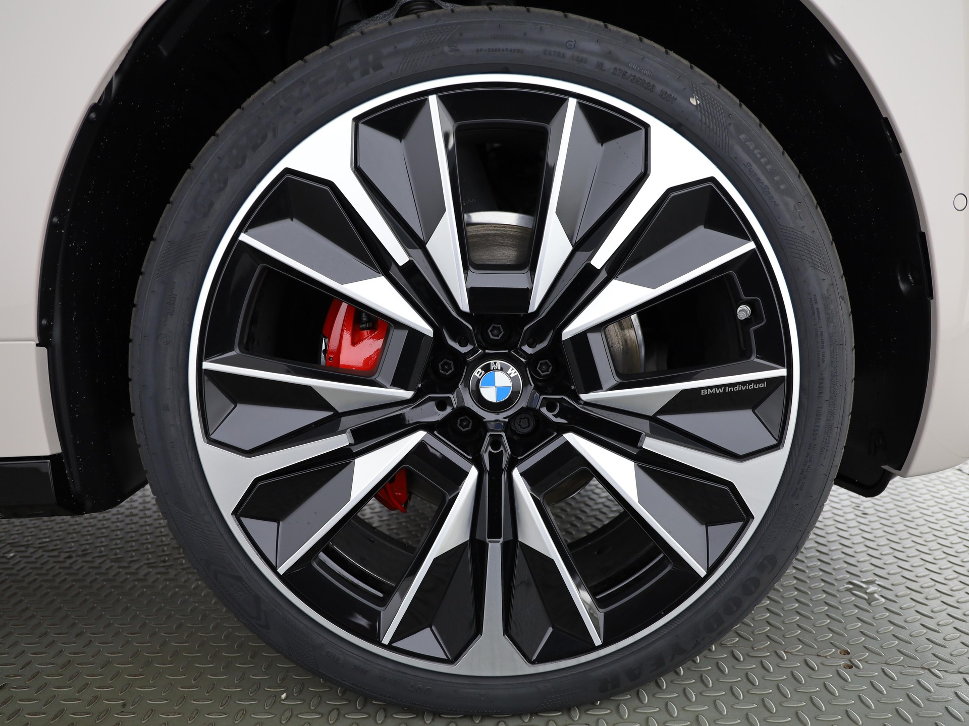 BMW iX M70-image-22