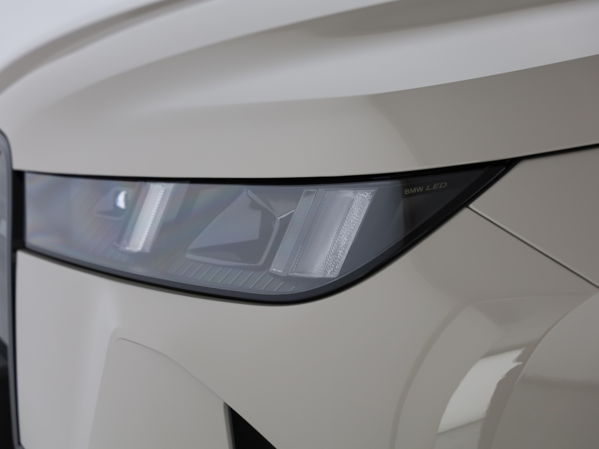 BMW iX M70-image-5
