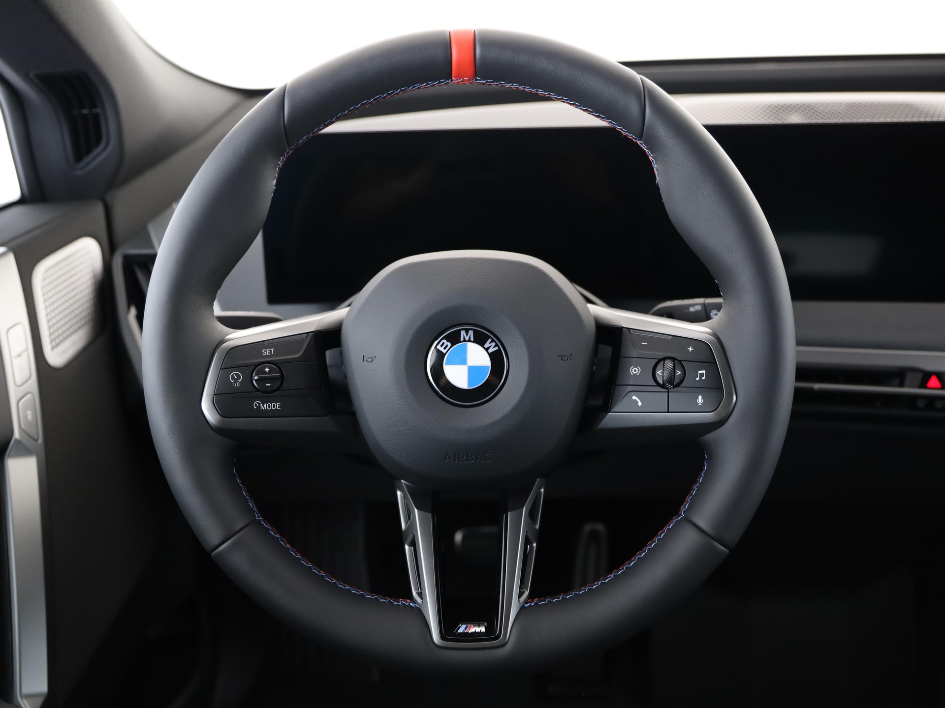 BMW iX M70-image-19