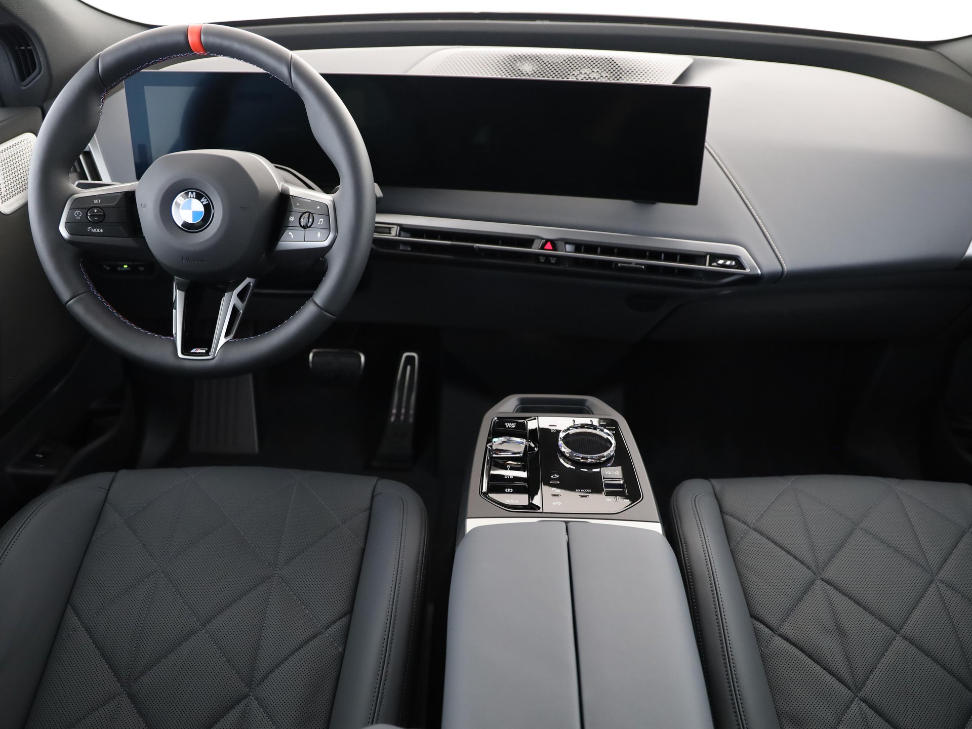 BMW iX M70-image-17