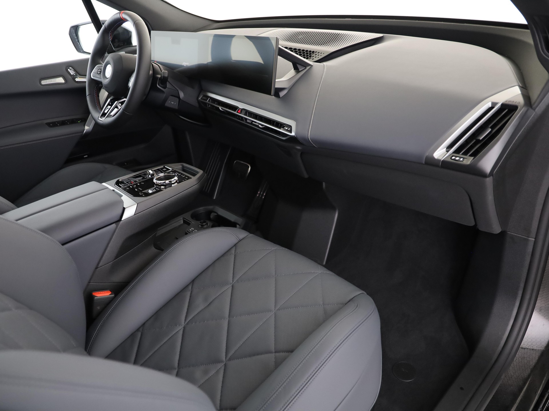 BMW iX M70-image-14