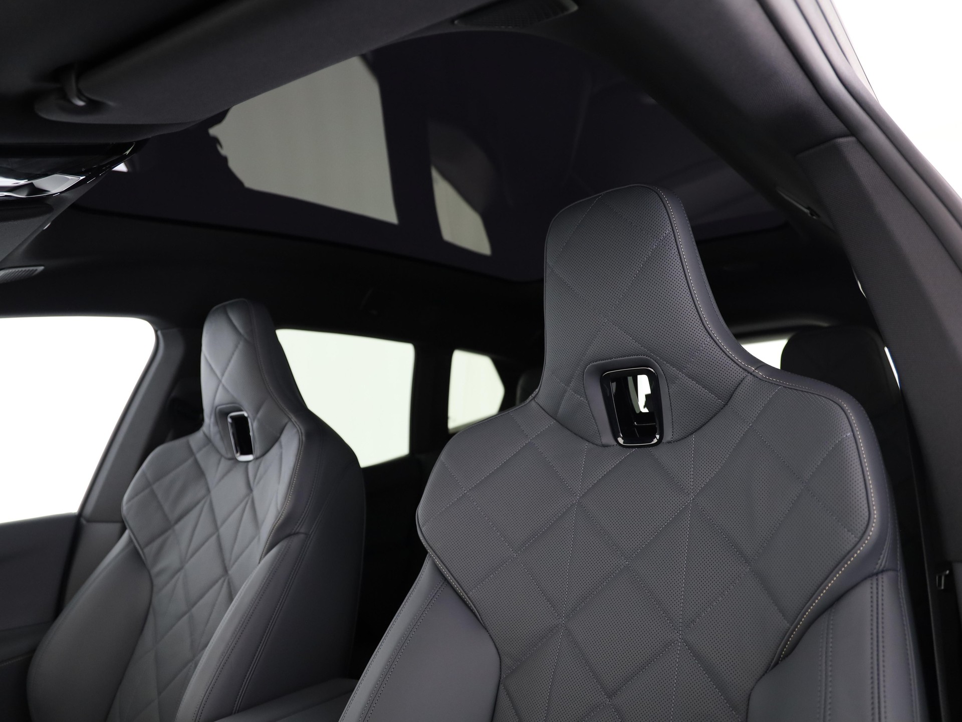 BMW iX M70-image-12