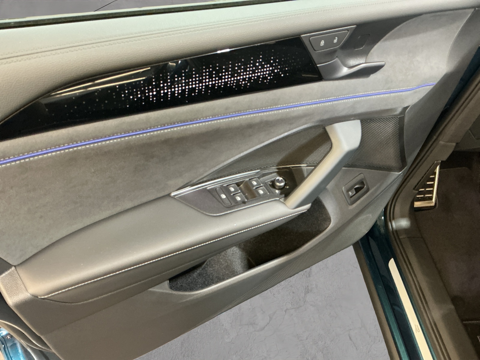 VW Tiguan 2.0 TSI DSG R-Line 4Motion-image-7