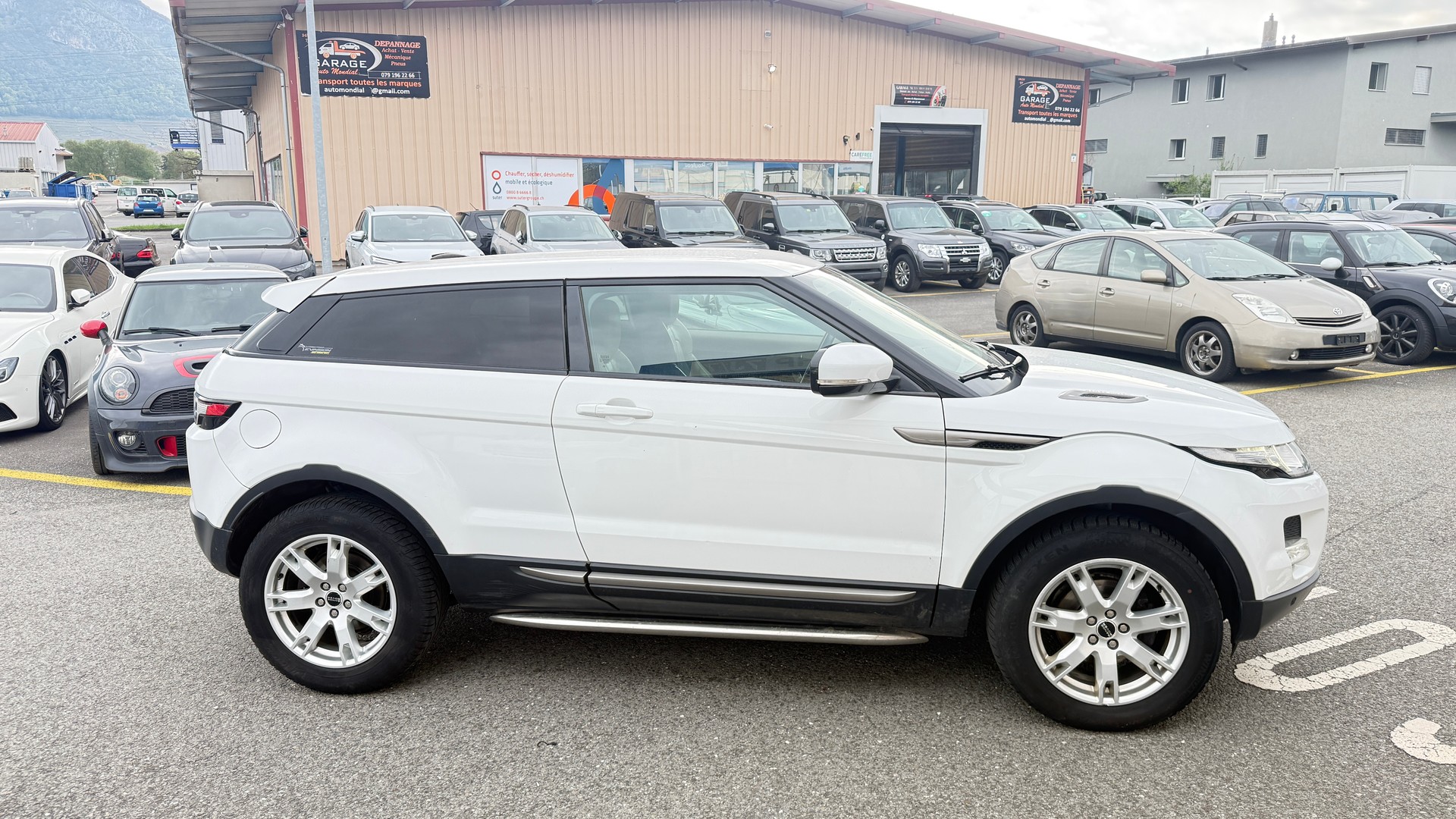 LAND ROVER Range Rover Evoque 2.2 TD4 Prestige AT6-image-4