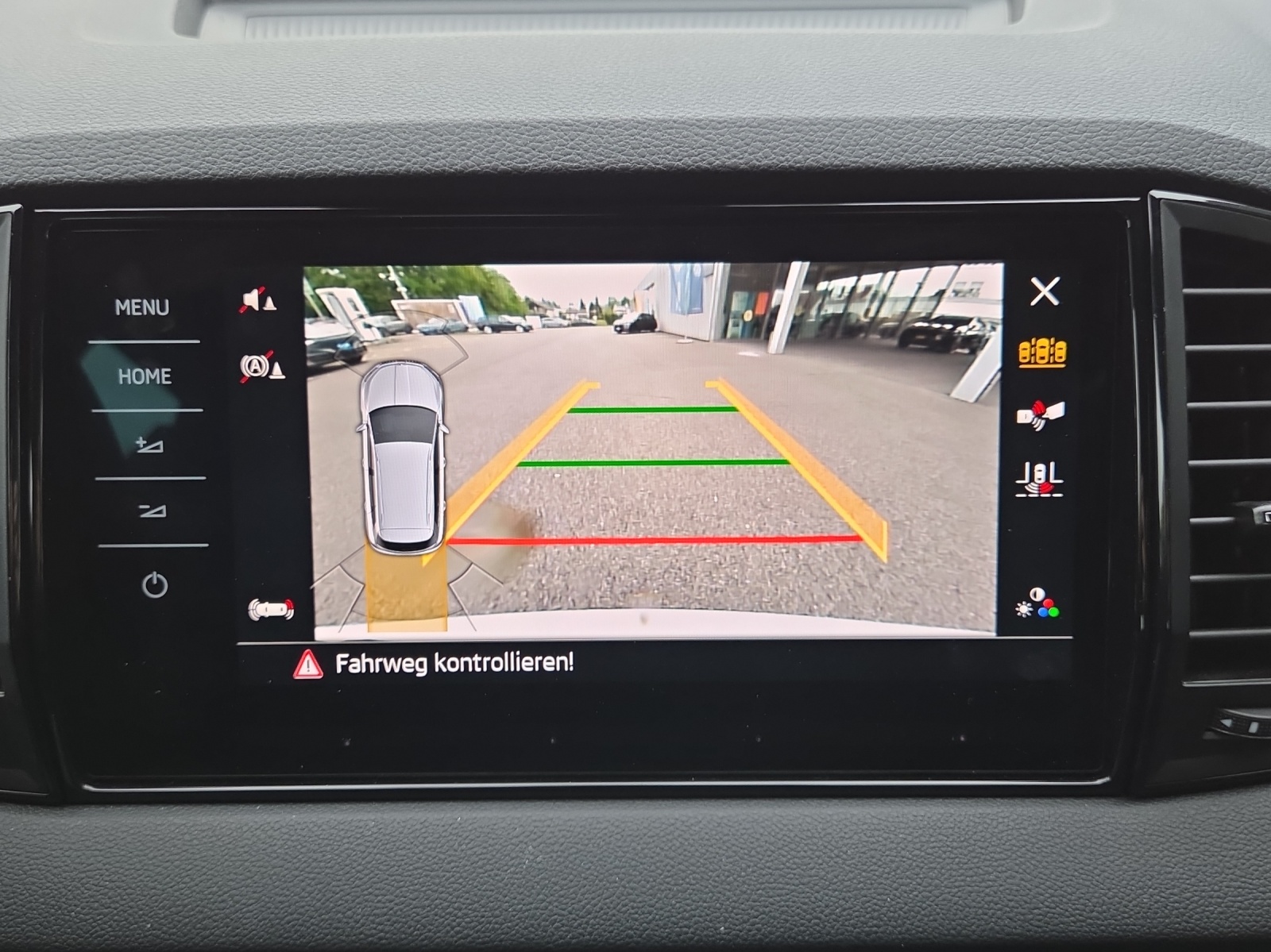 SKODA Karoq 2.0 TSI SportLine 4x4 DSG-image-14