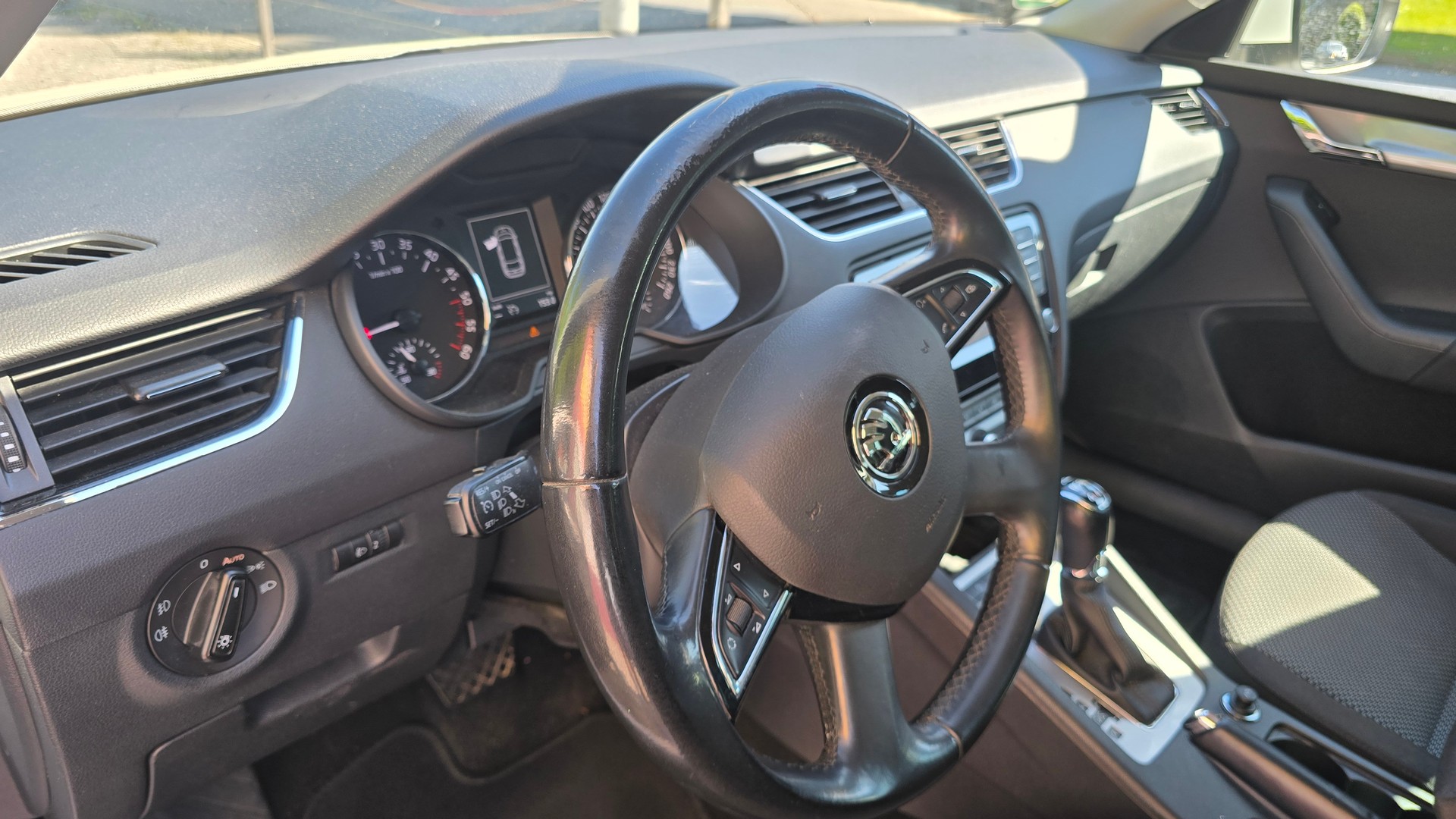 SKODA Octavia Combi 2.0 TDI Ambition 4x4 DSG-image-13