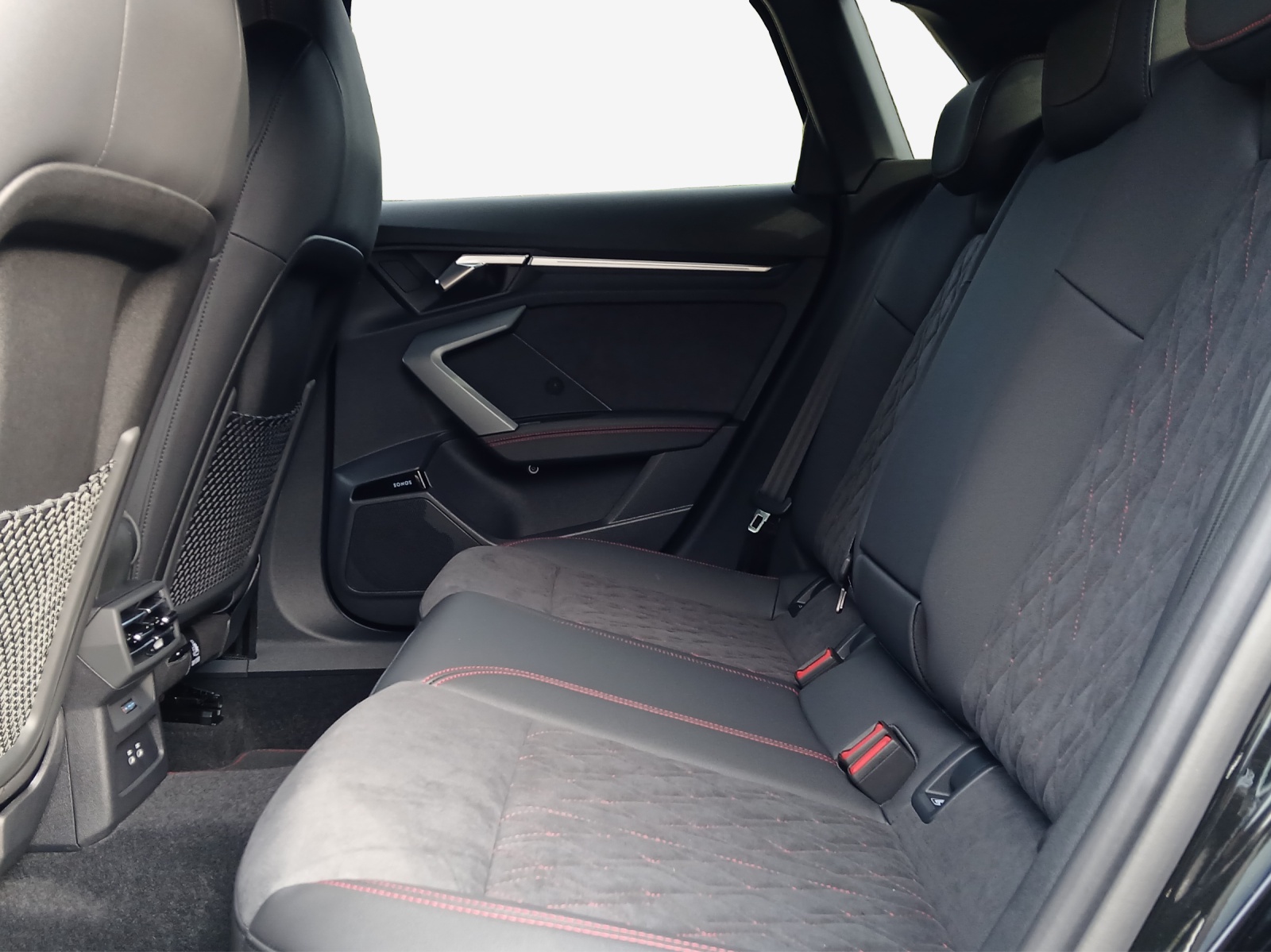 AUDI A3 Sportback TFSI e 200 kW S line Attraction S tronic-image-12