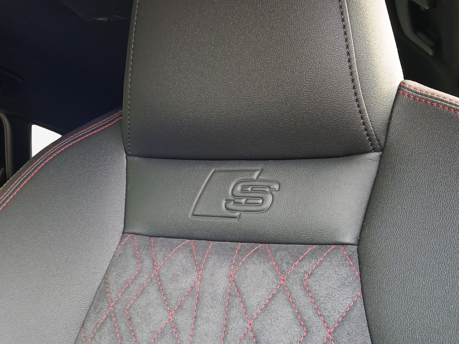 AUDI A3 Sportback TFSI e 200 kW S line Attraction S tronic-image-15