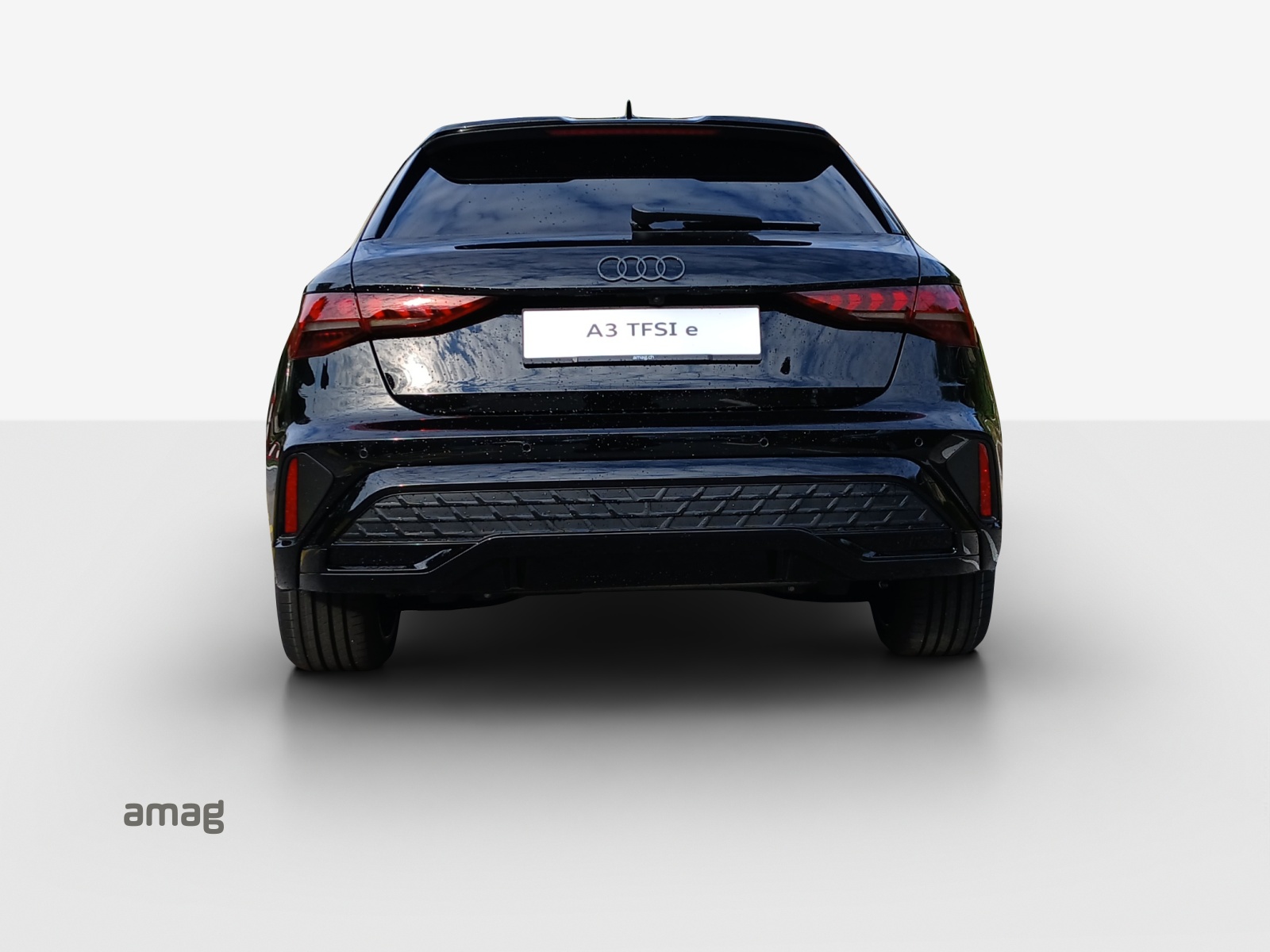 AUDI A3 Sportback TFSI e 200 kW S line Attraction S tronic-image-4