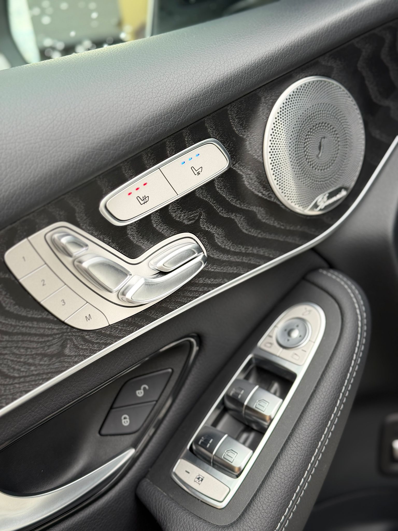 MERCEDES-BENZ GLC 300 AMG Line 4m-image-11