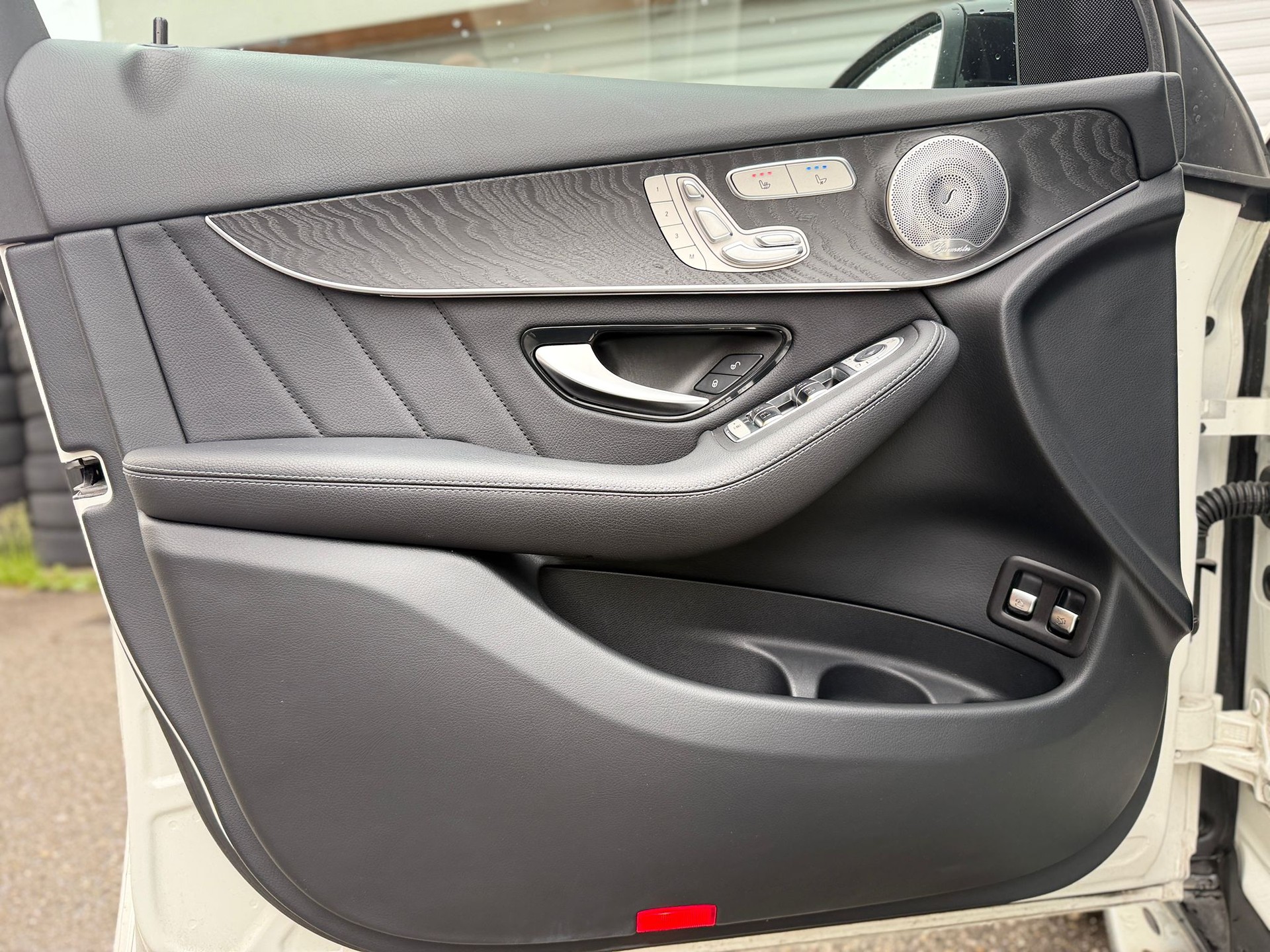 MERCEDES-BENZ GLC 300 AMG Line 4m-image-8