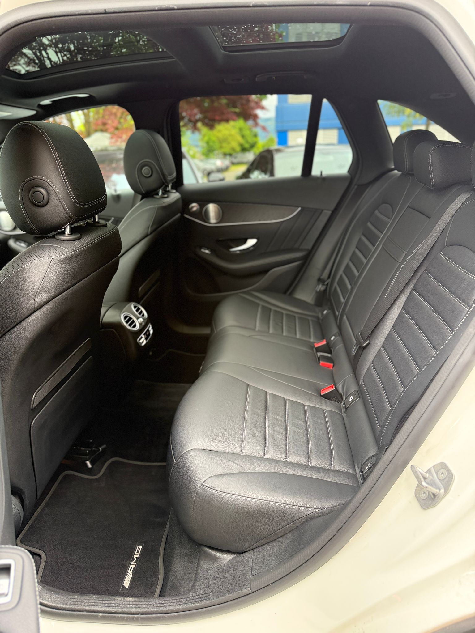 MERCEDES-BENZ GLC 300 AMG Line 4m-image-10