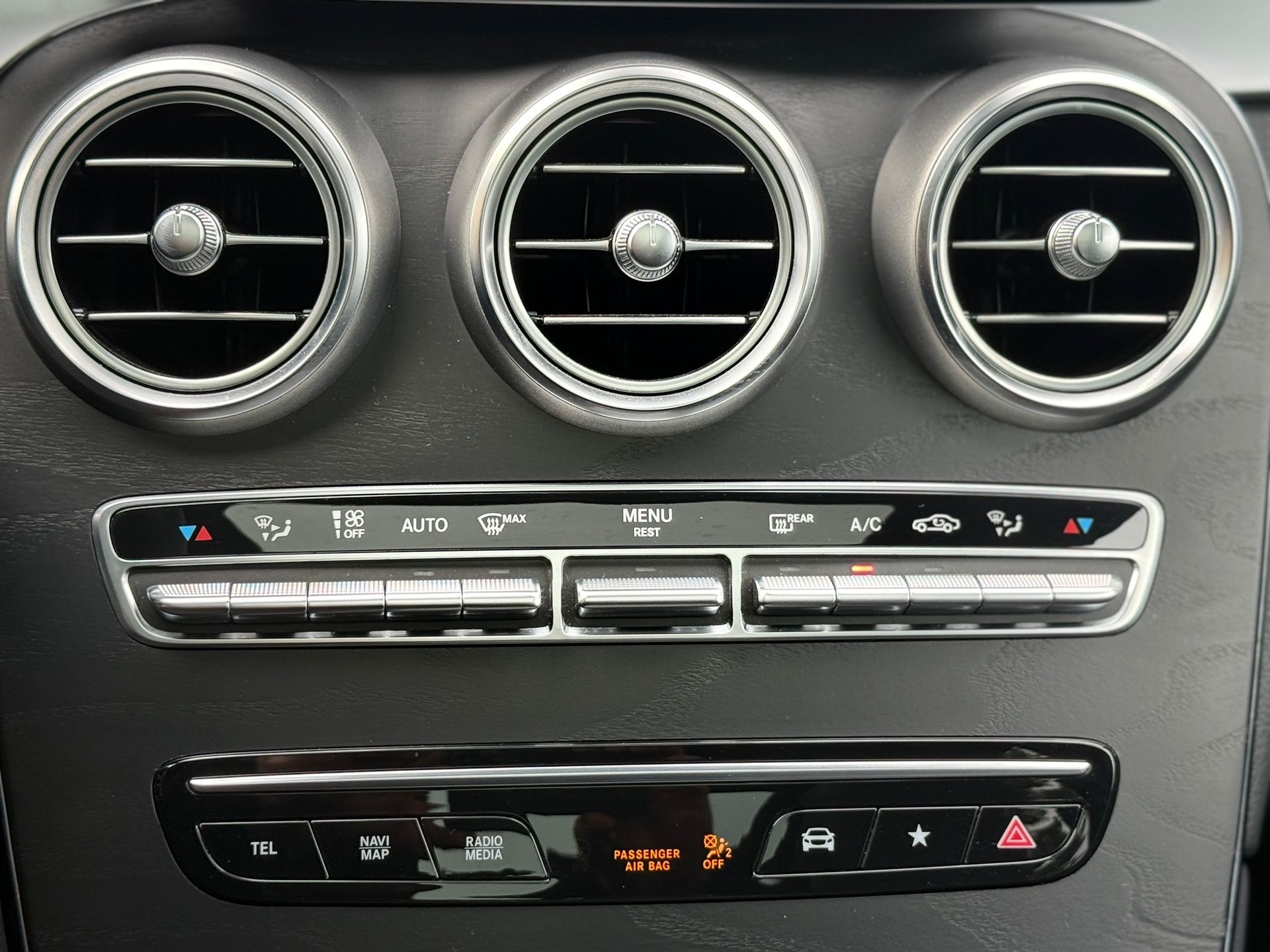 MERCEDES-BENZ GLC 300 AMG Line 4m-image-23