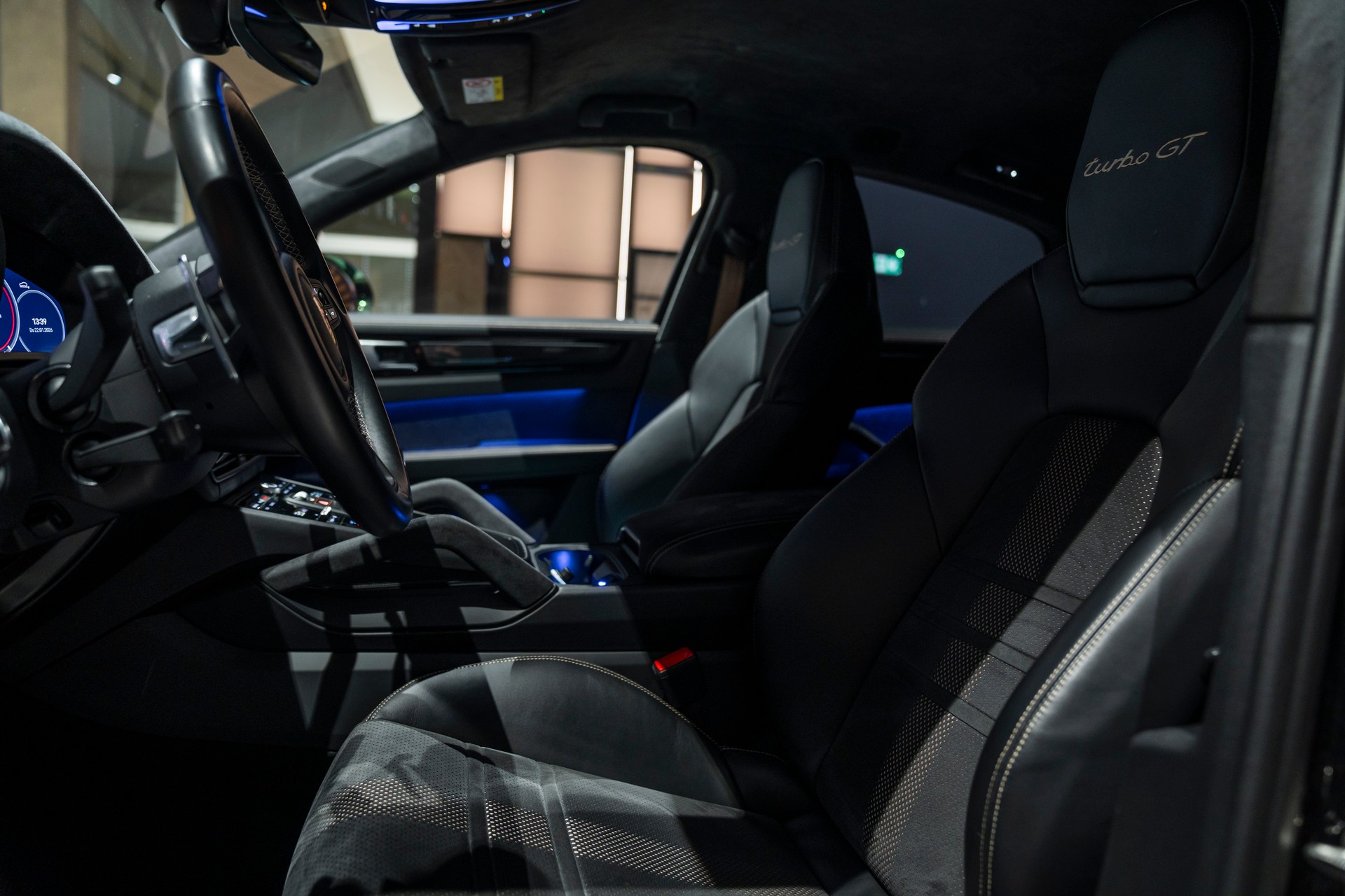 PORSCHE Cayenne Turbo GT-image-10
