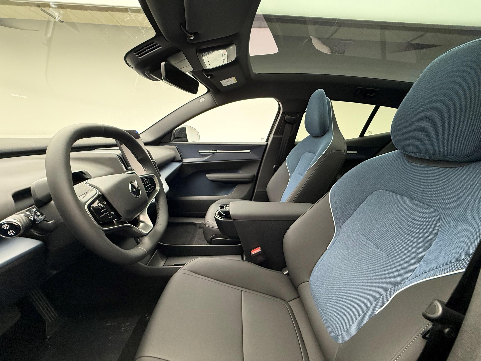 VOLVO EX30 CC E60 Twin Performance AWD-image-7