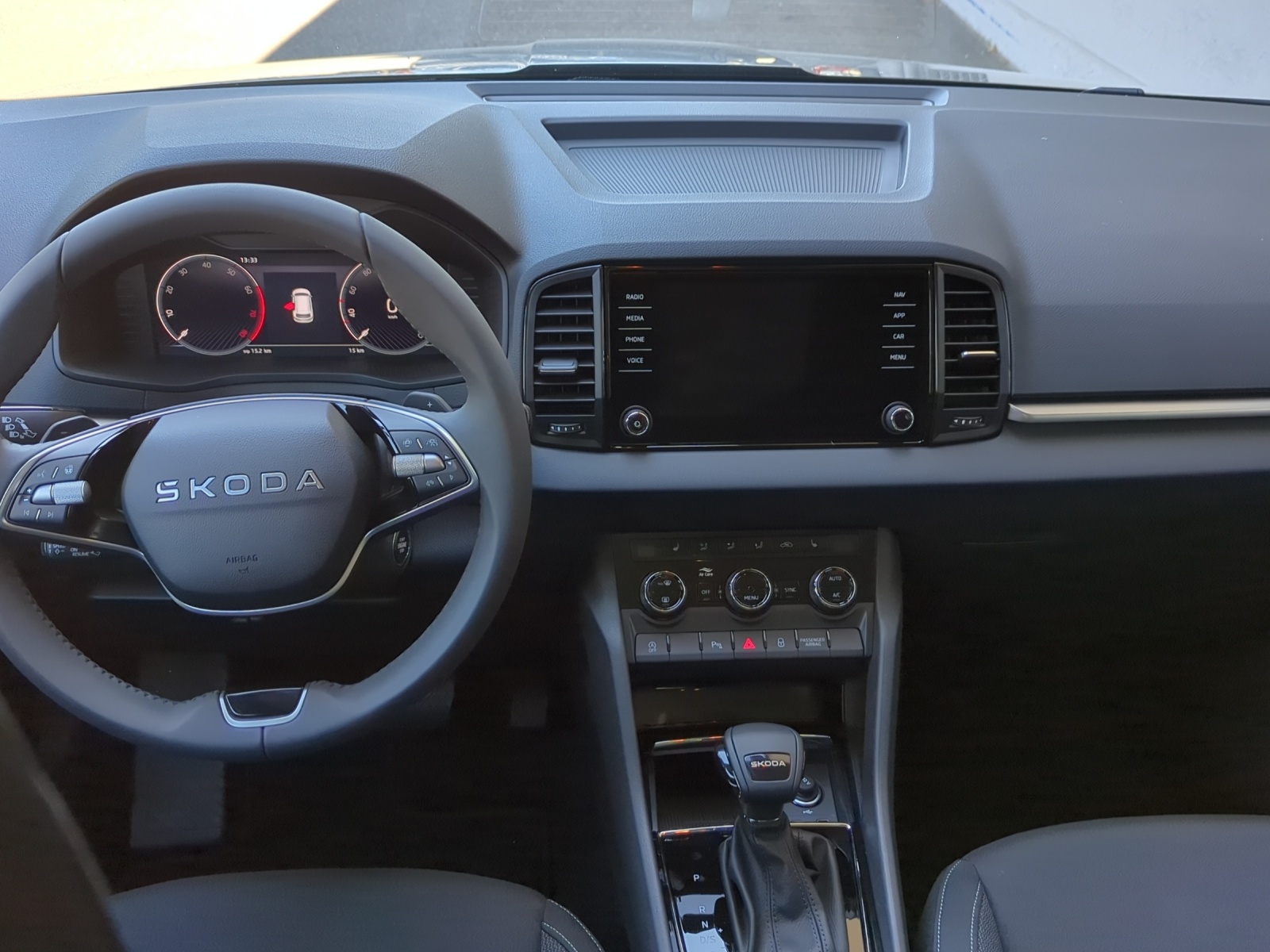 SKODA Karoq 1.5 TSI Selection DSG-image-8
