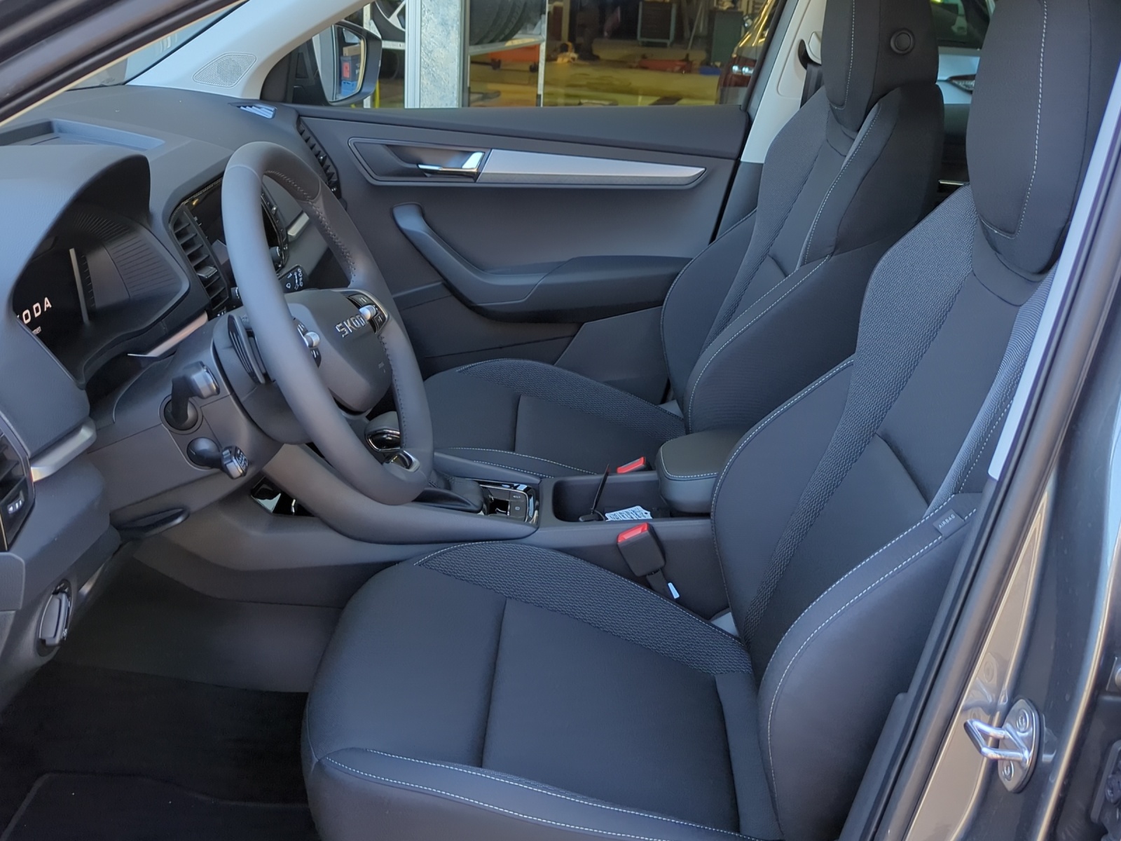 SKODA Karoq 1.5 TSI Selection DSG-image-5