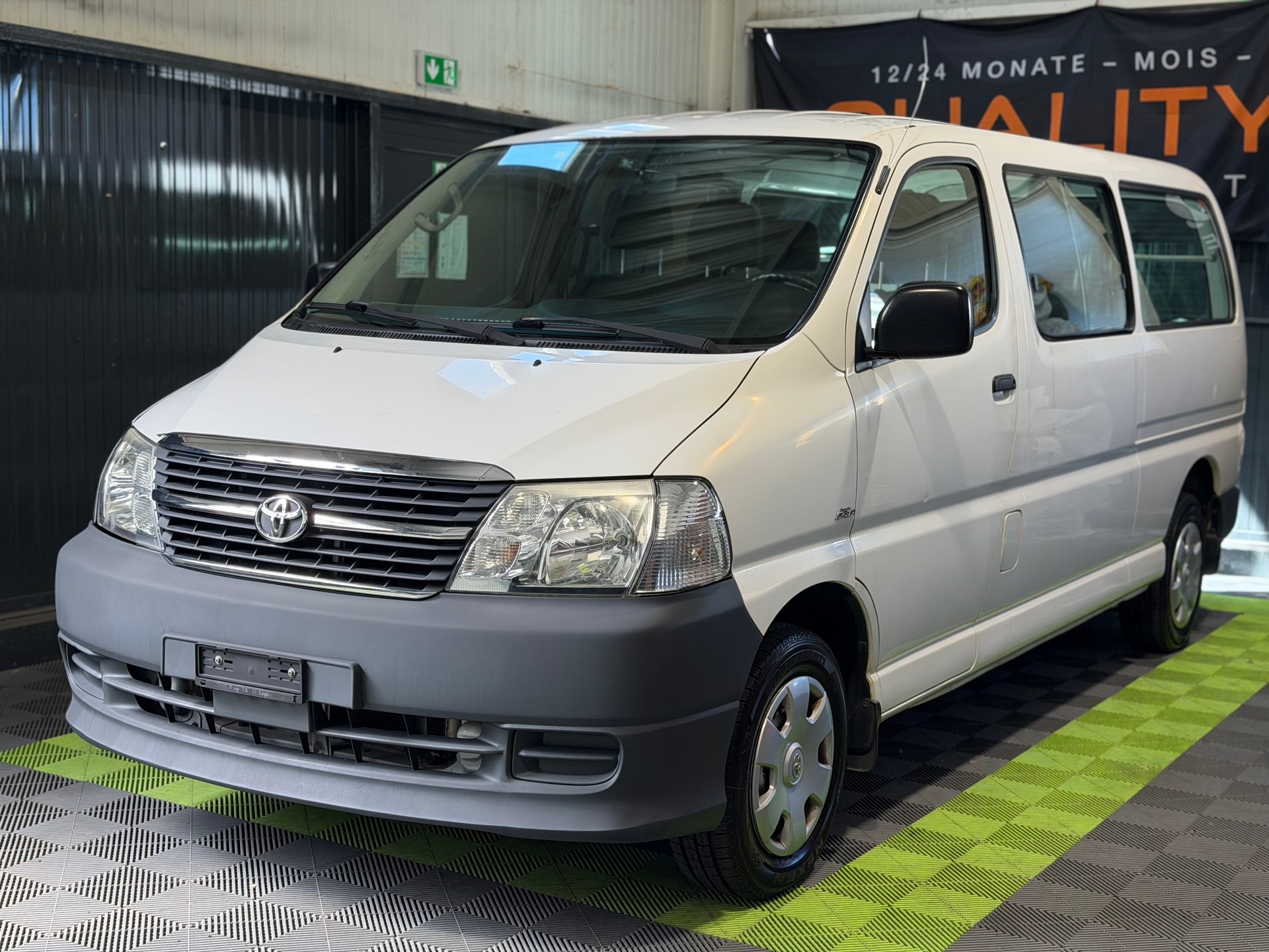TOYOTA Hiace D-4D Van LWB