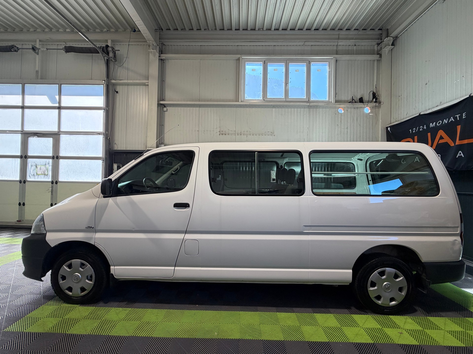 TOYOTA Hiace D-4D Van LWB-image-5