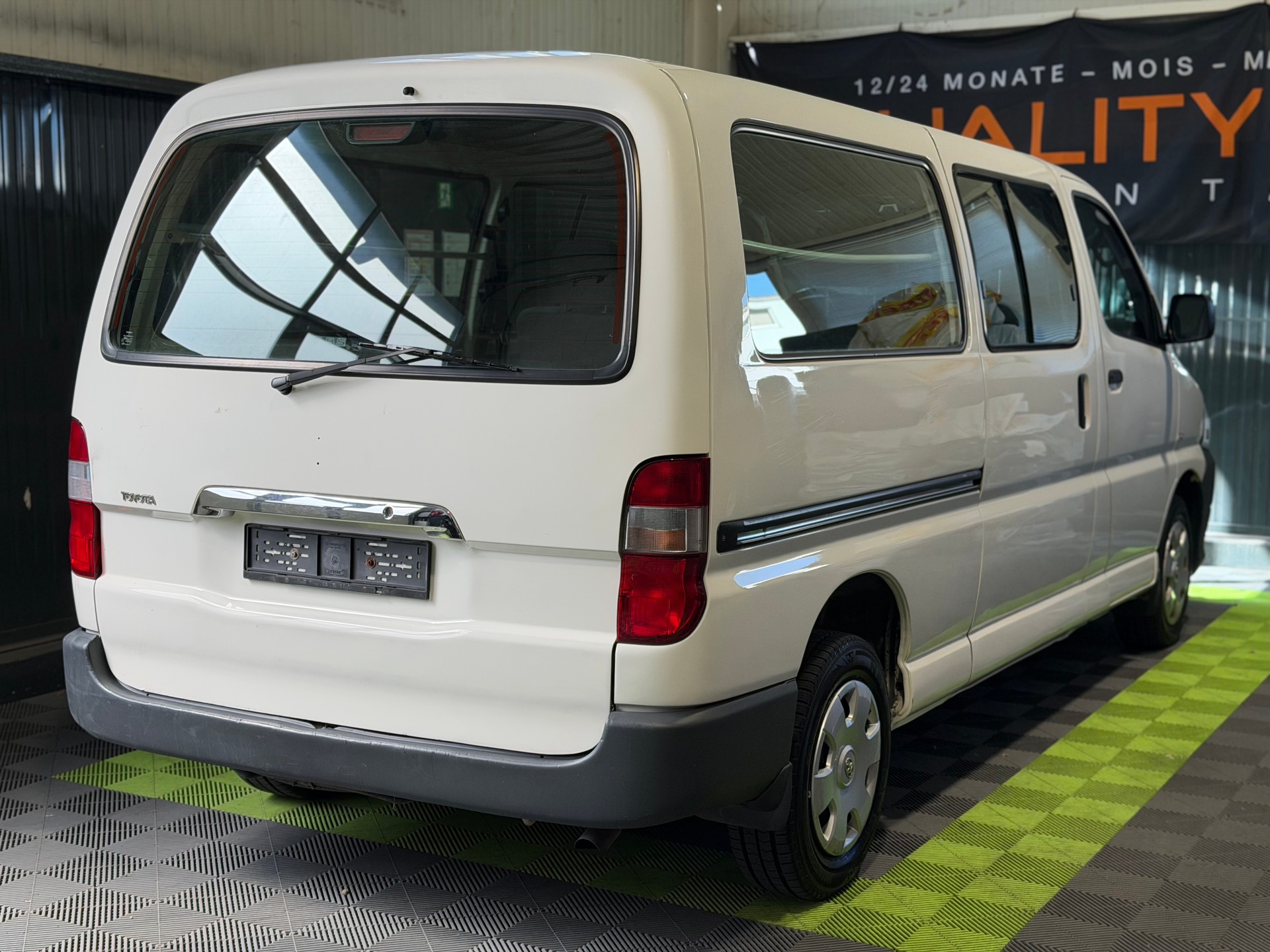 TOYOTA Hiace D-4D Van LWB-image-1