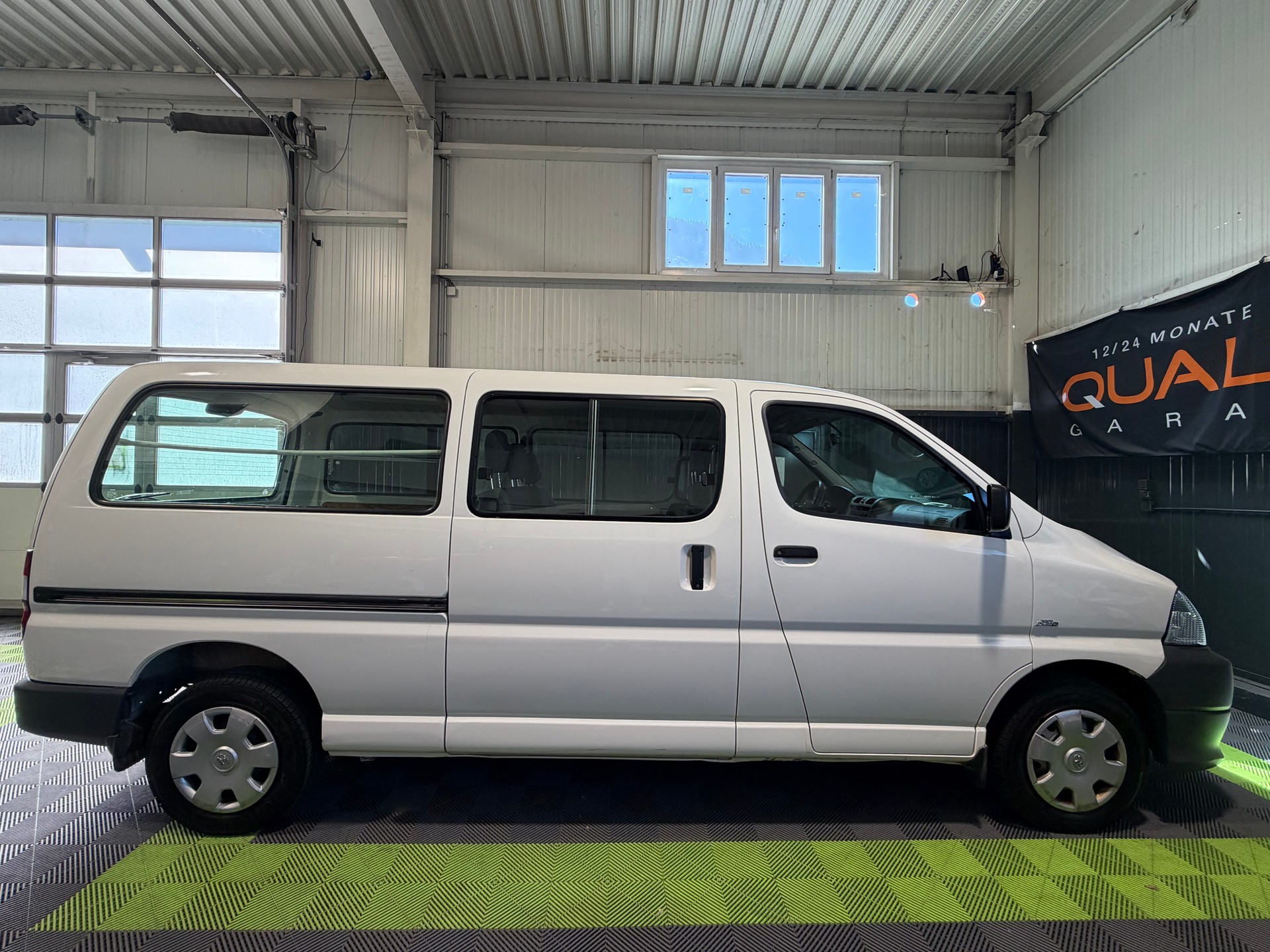 TOYOTA Hiace D-4D Van LWB-image-2