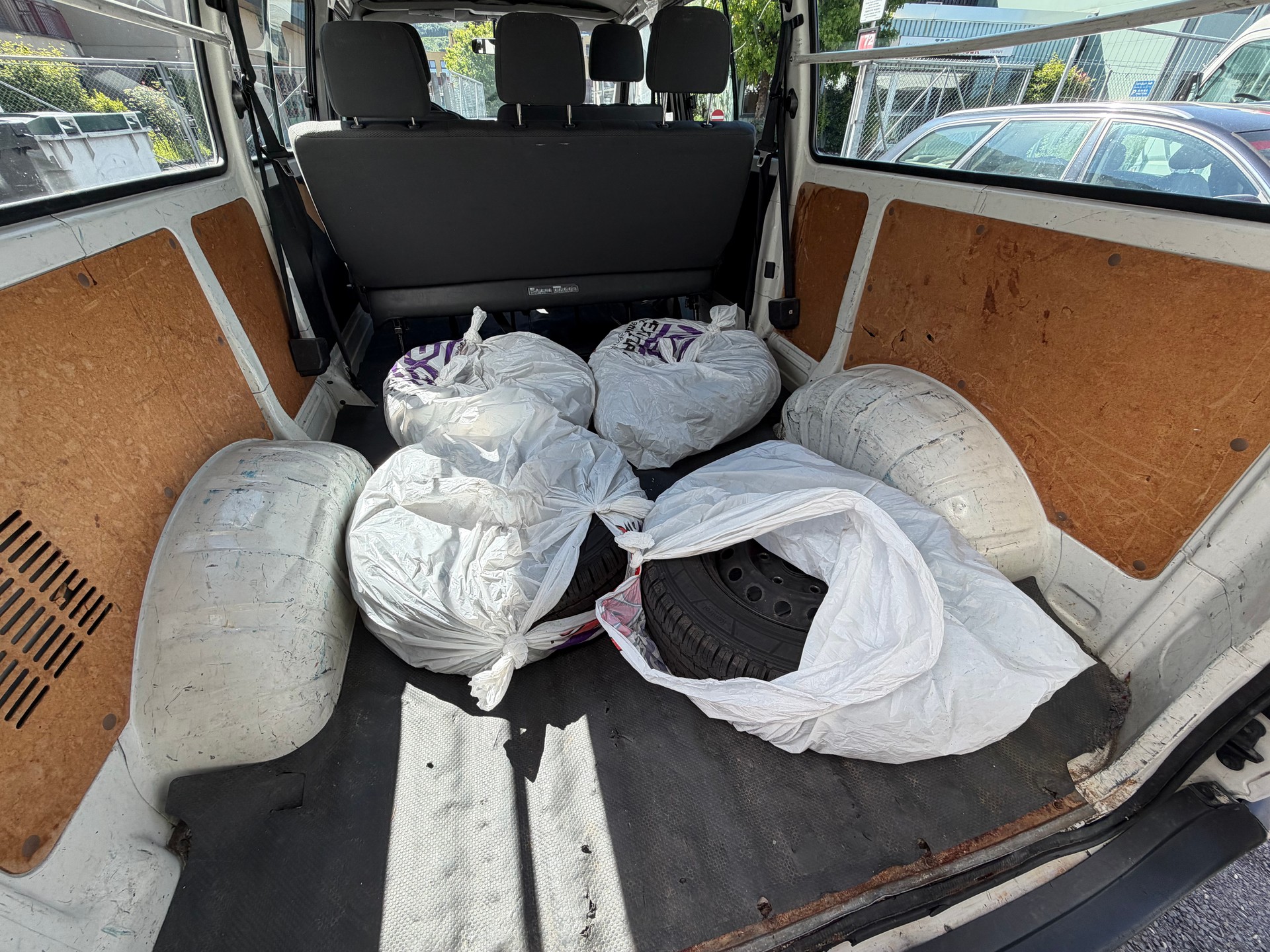 TOYOTA Hiace D-4D Van LWB-image-9