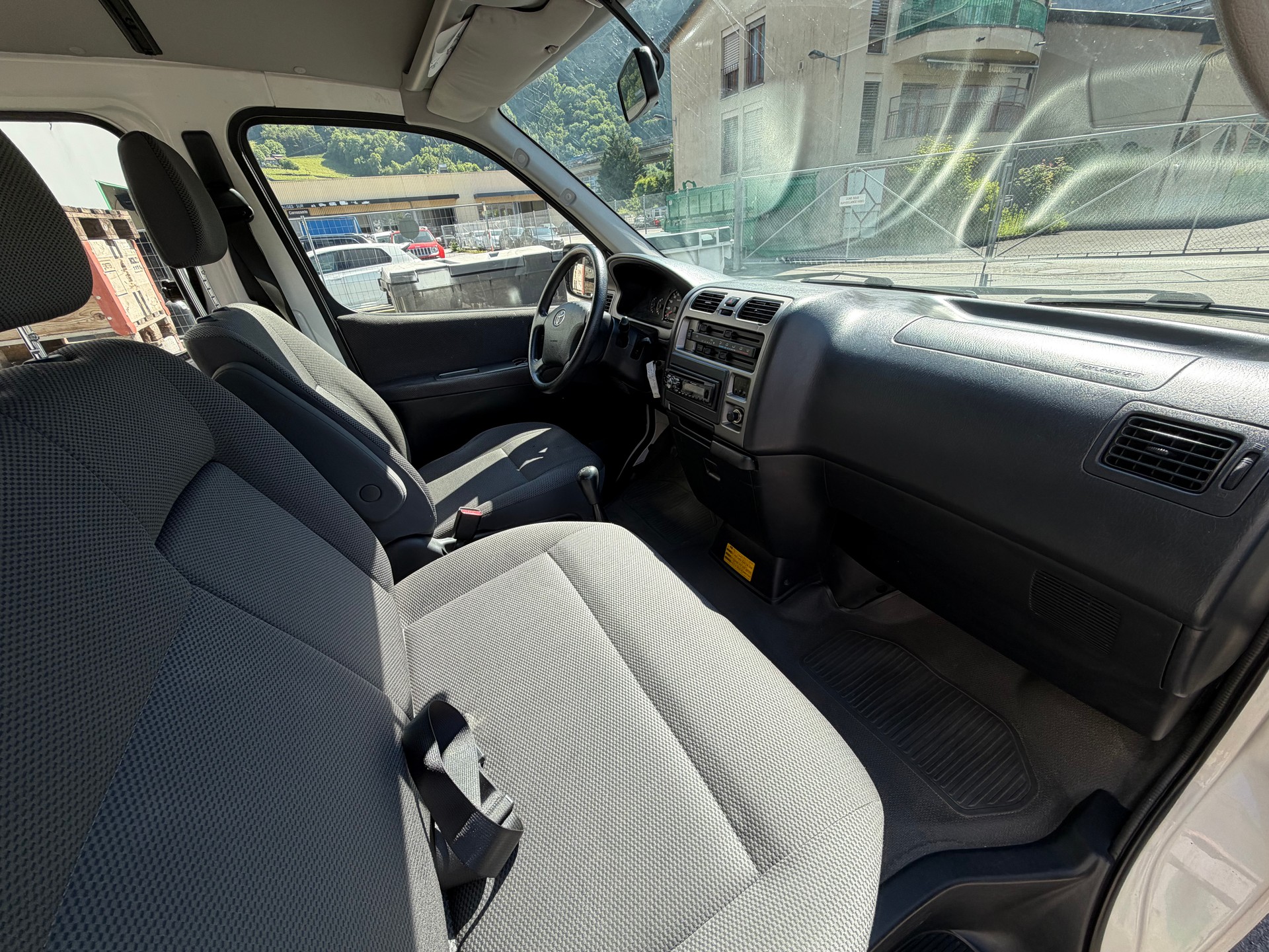 TOYOTA Hiace D-4D Van LWB-image-7