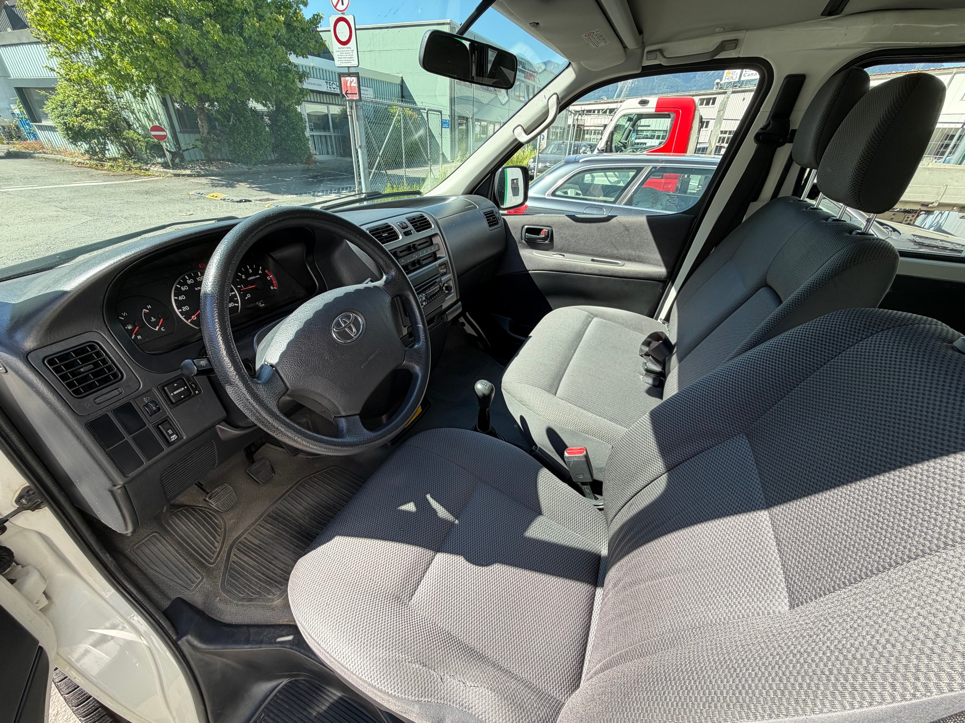 TOYOTA Hiace D-4D Van LWB-image-10