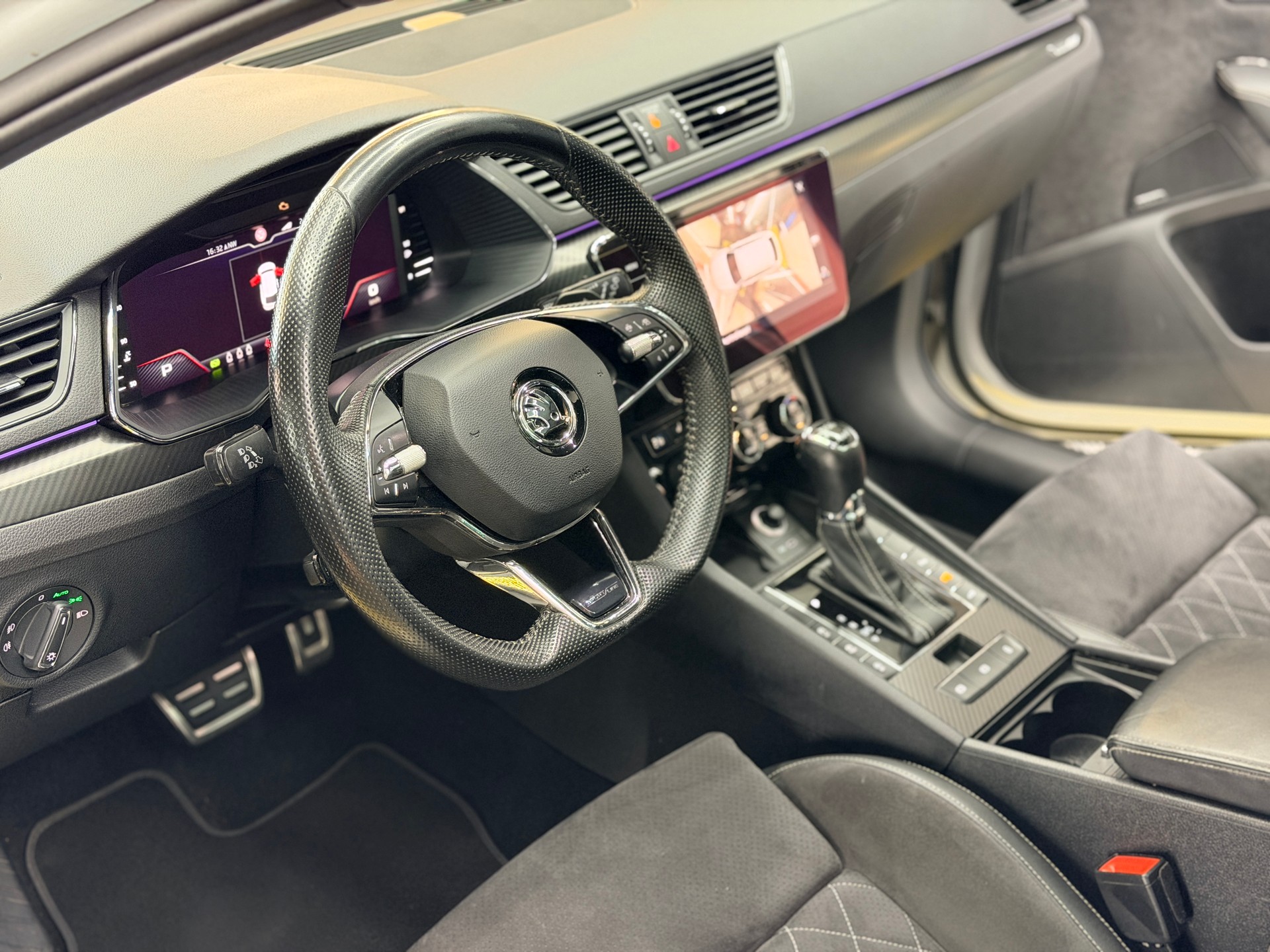 SKODA Superb Combi 2.0 TSI SportLine 4x4 DSG-image-6