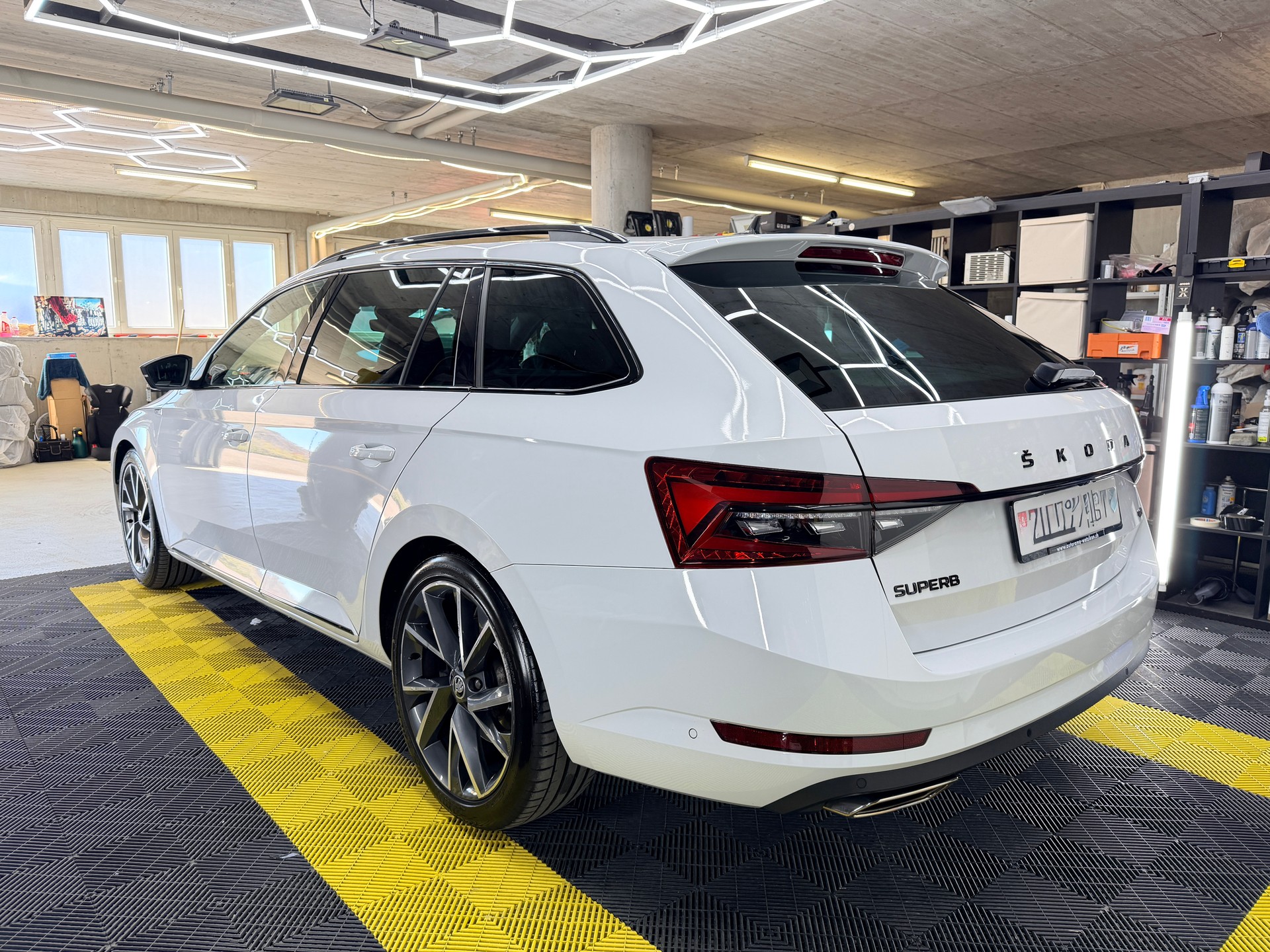 SKODA Superb Combi 2.0 TSI SportLine 4x4 DSG-showroom-element-3
