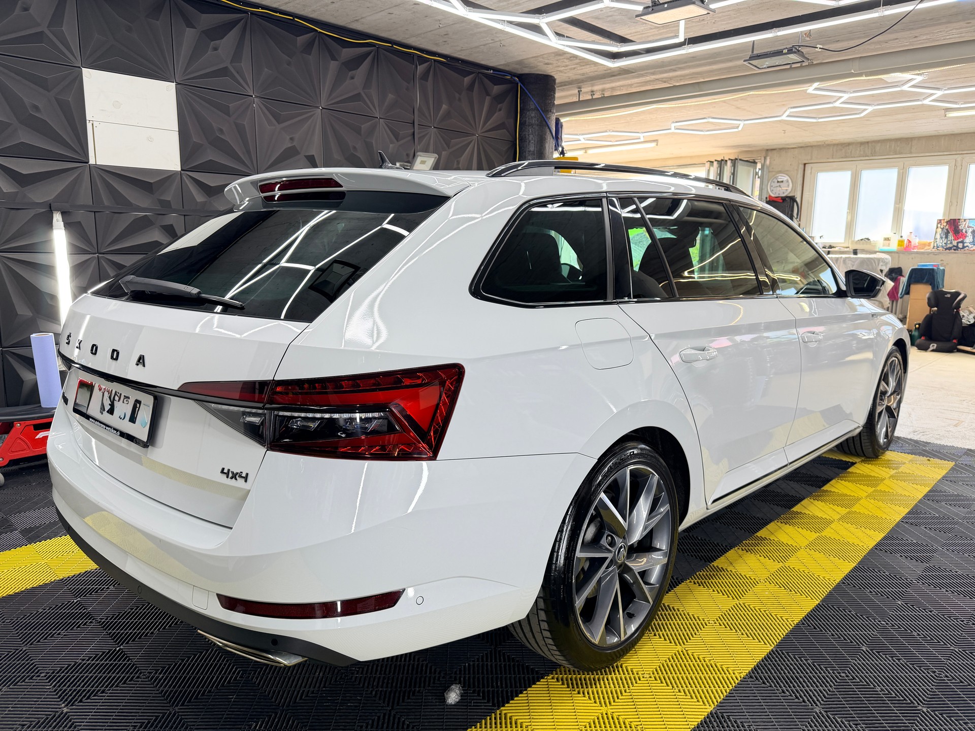 SKODA Superb Combi 2.0 TSI SportLine 4x4 DSG-showroom-element-2