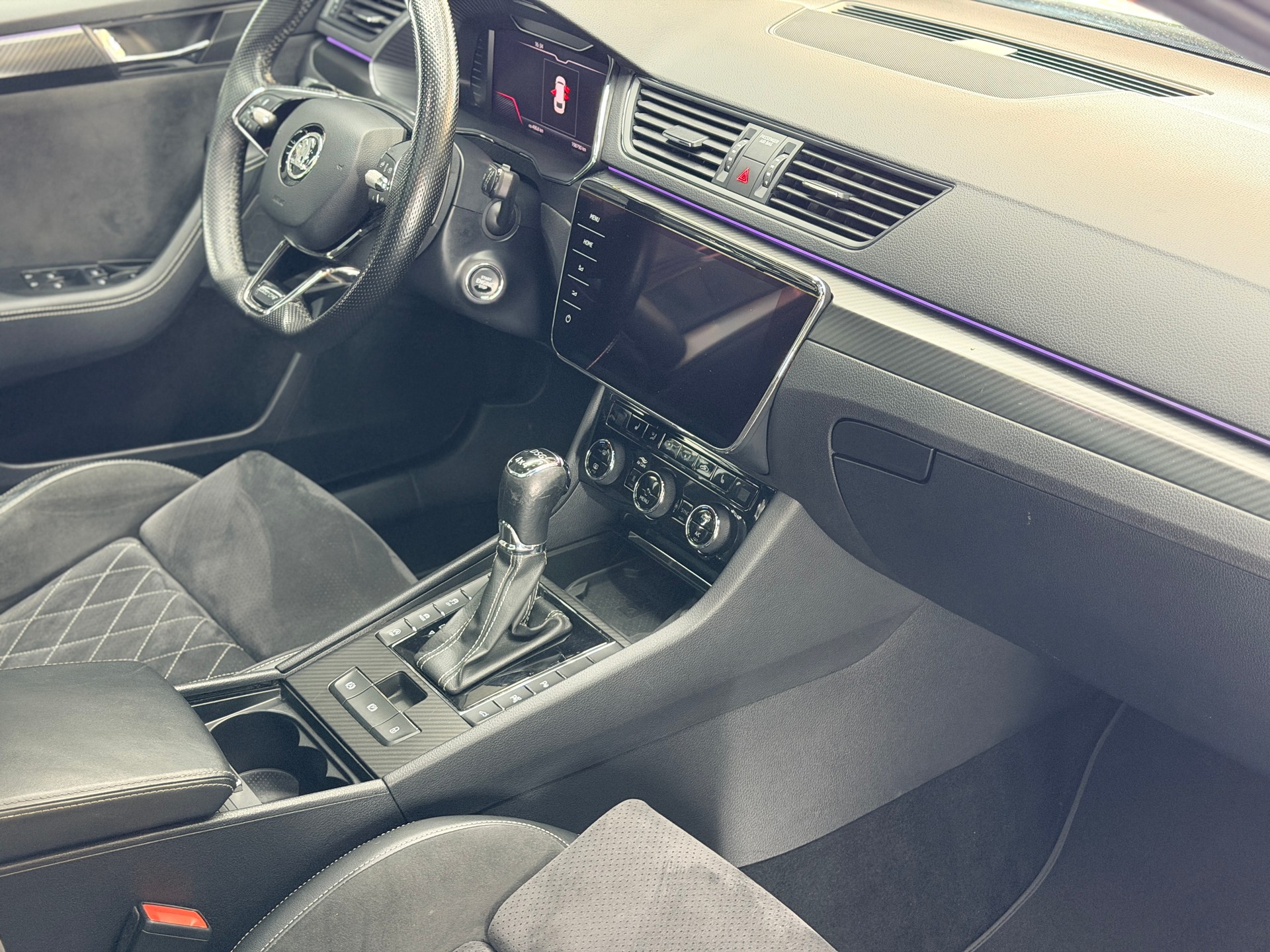 SKODA Superb Combi 2.0 TSI SportLine 4x4 DSG-image-4