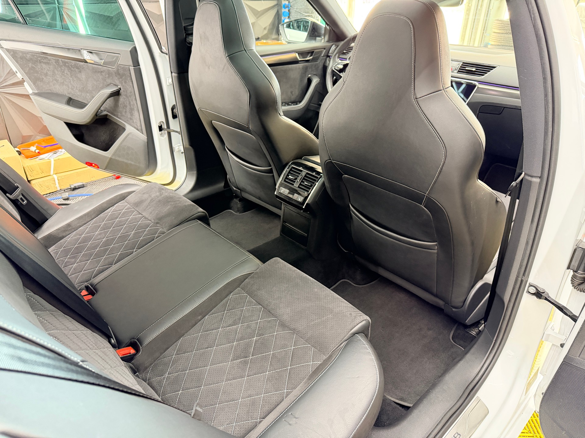SKODA Superb Combi 2.0 TSI SportLine 4x4 DSG-image-7