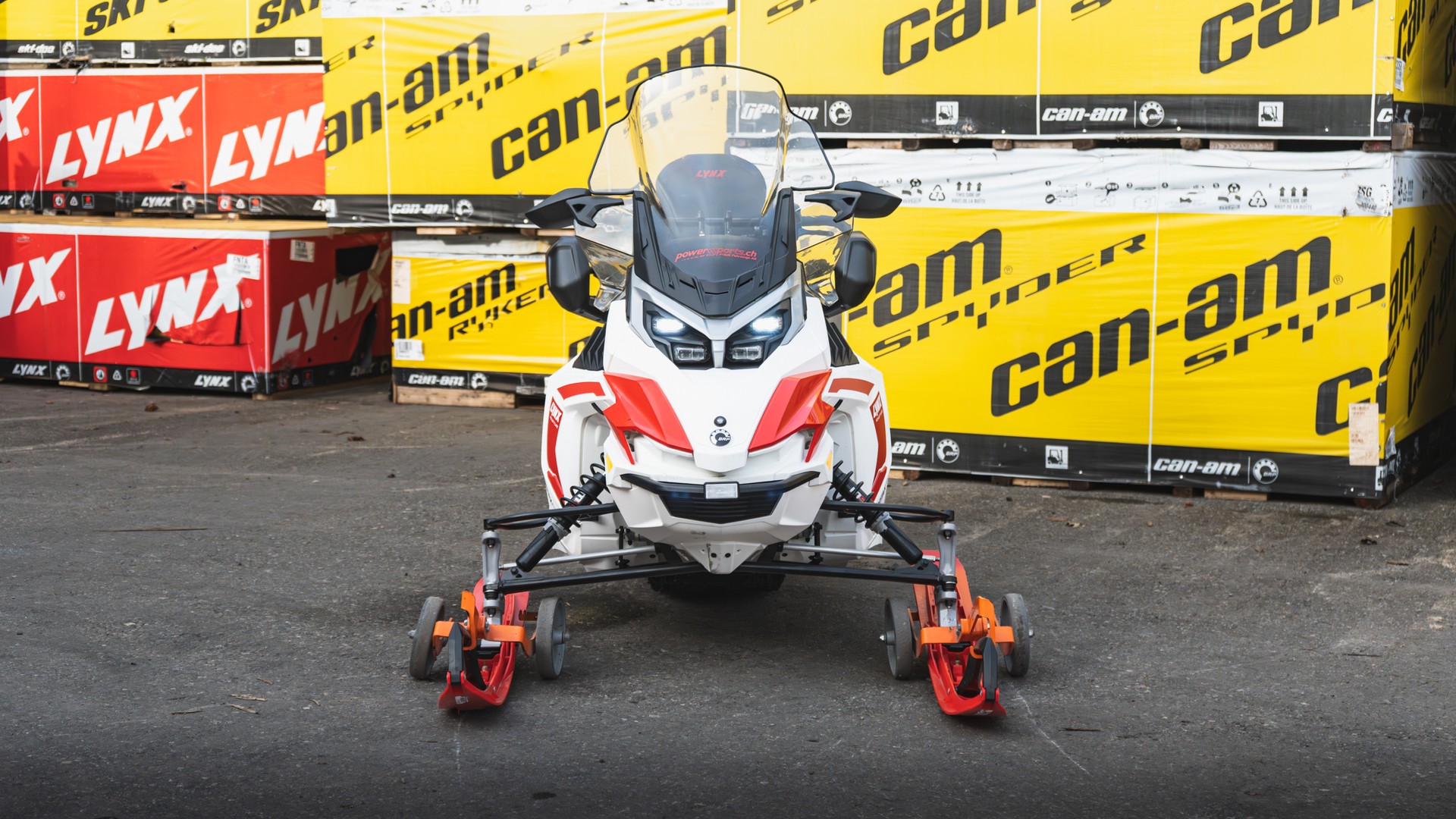 LYNX Adventure Electric-showroom-element-1