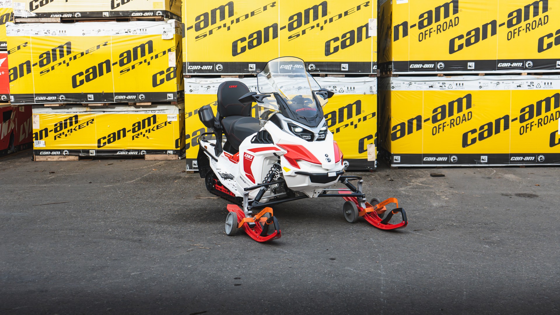 LYNX Adventure Electric-showroom-element-2