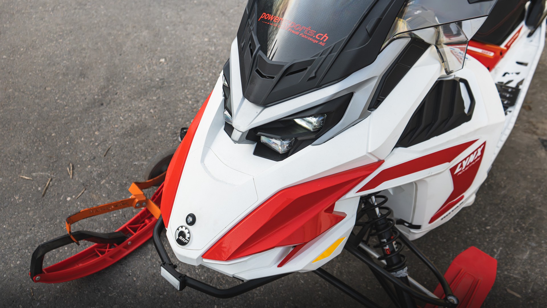LYNX Adventure Electric-showroom-element-3
