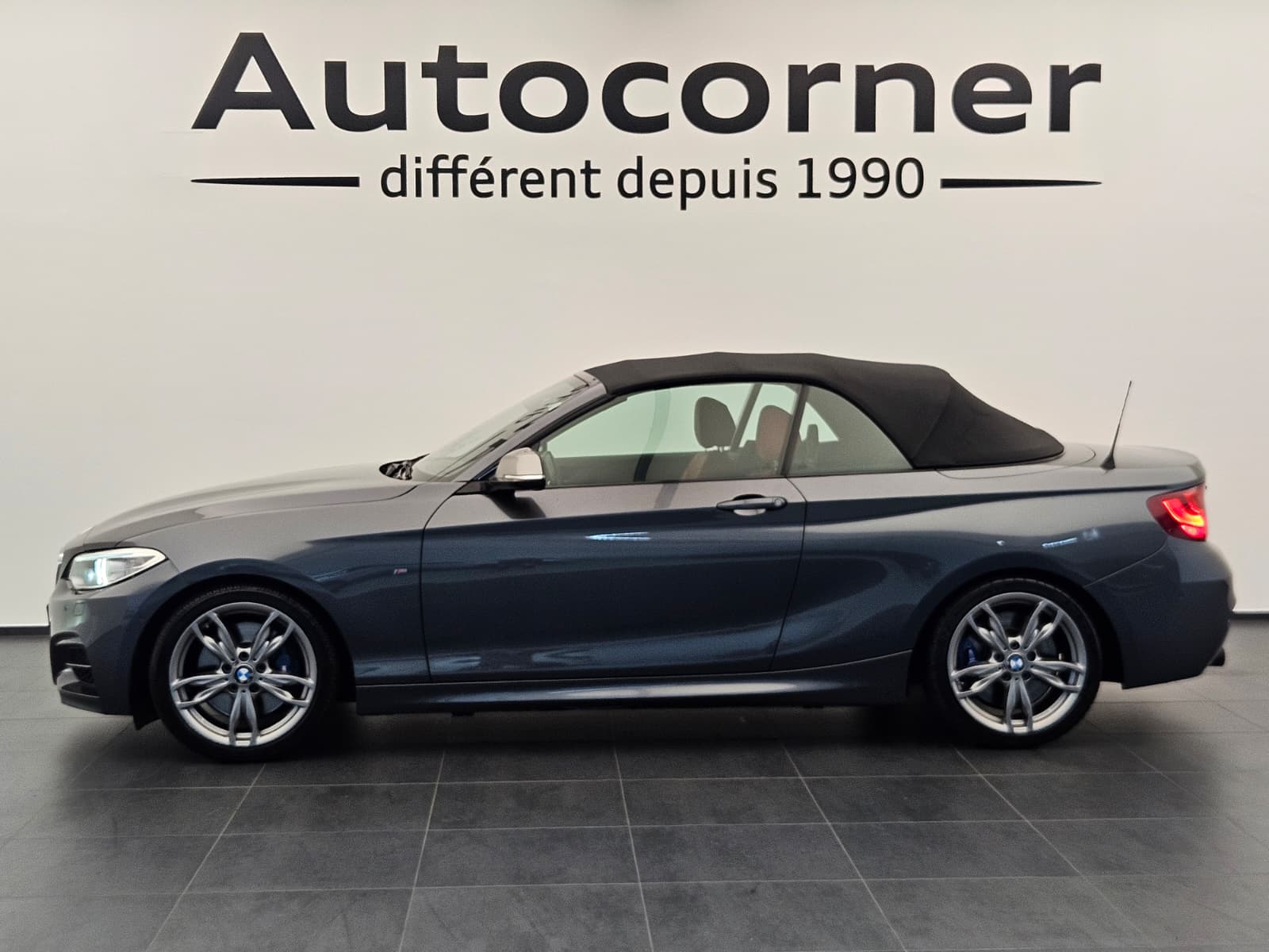 BMW M240i xDrive Steptronic-showroom-element-1