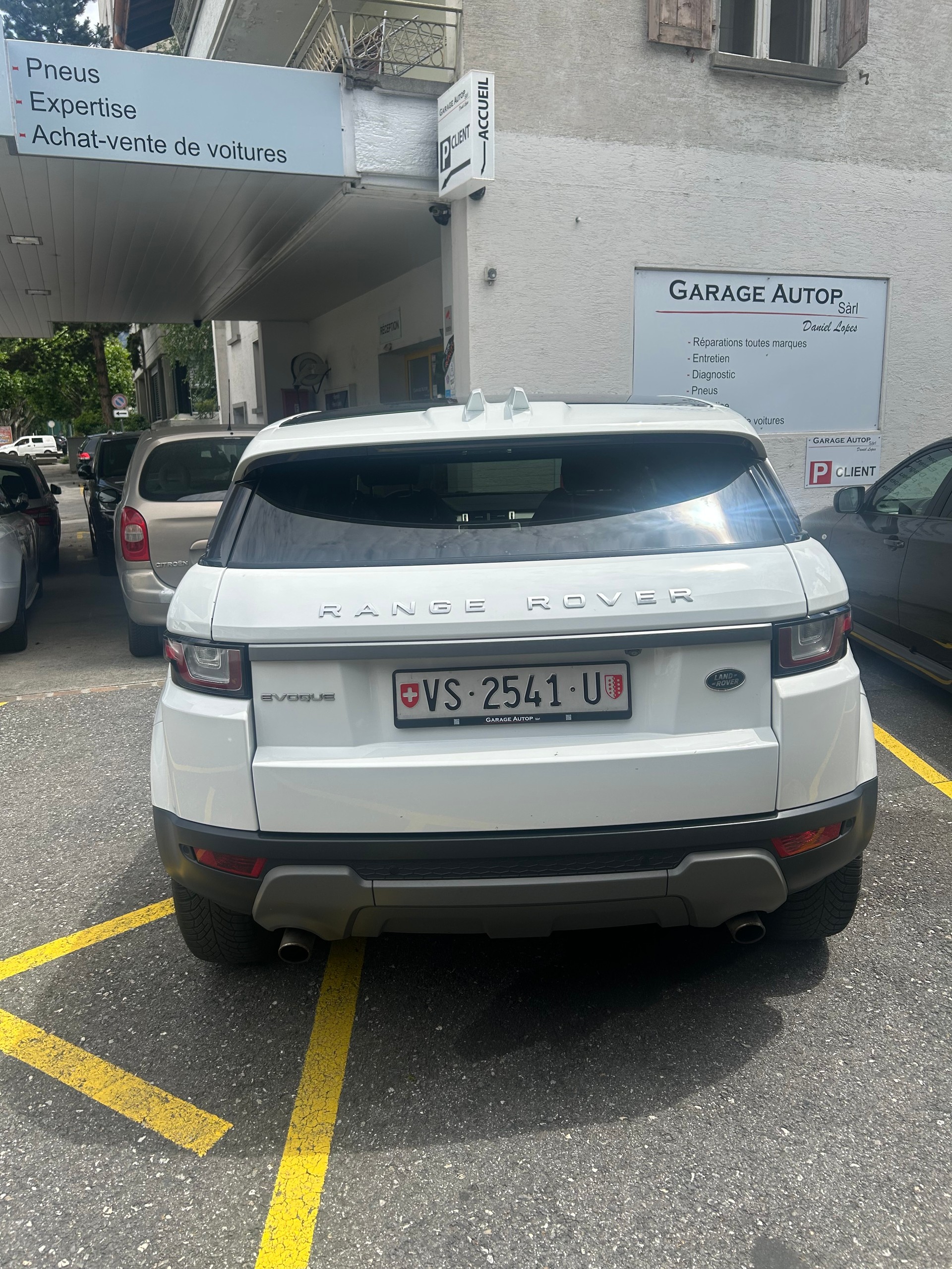 LAND ROVER Range Rover Evoque 2.0 TD4 SE AT9-image-2