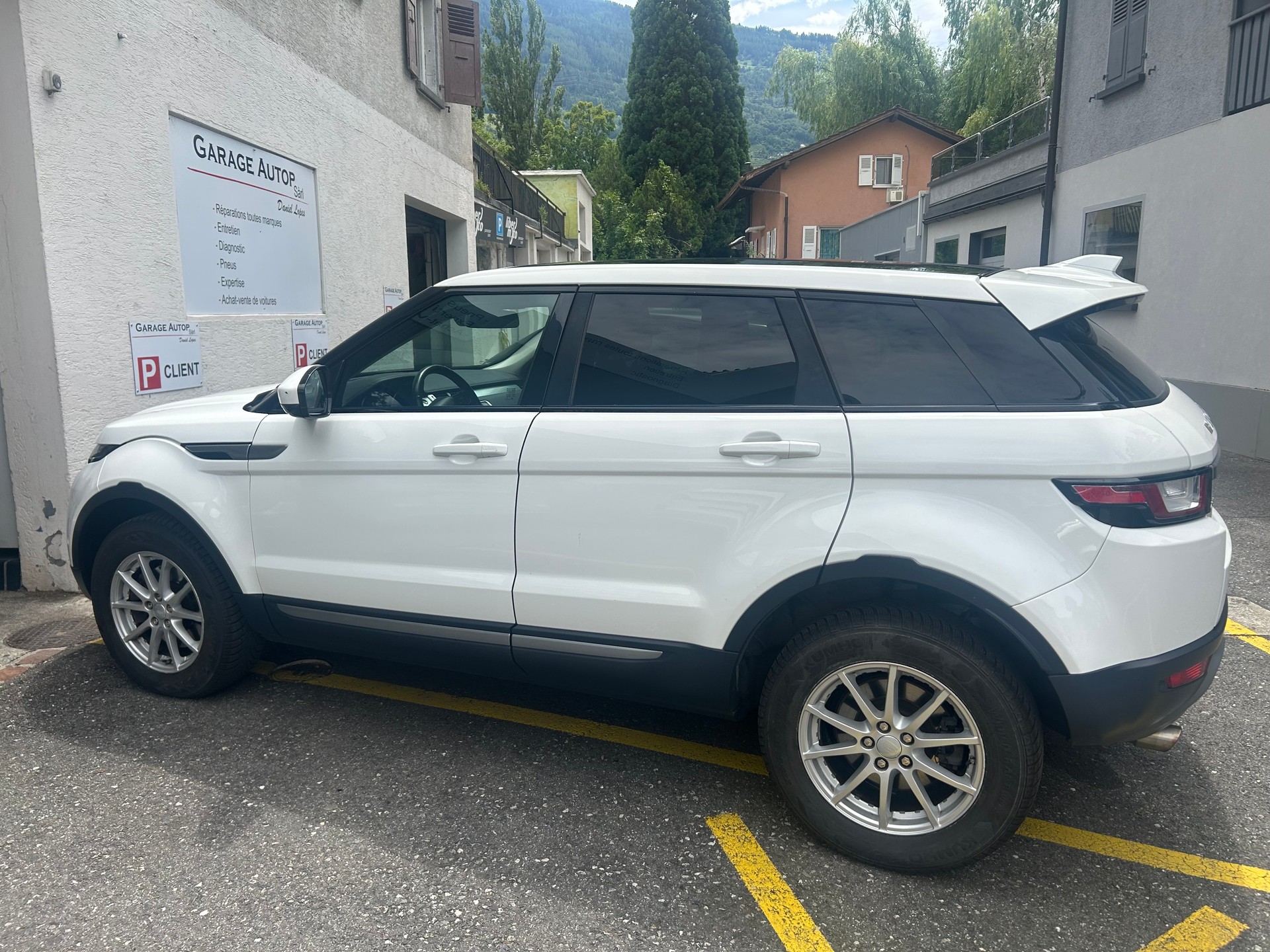 LAND ROVER Range Rover Evoque 2.0 TD4 SE AT9-image-1