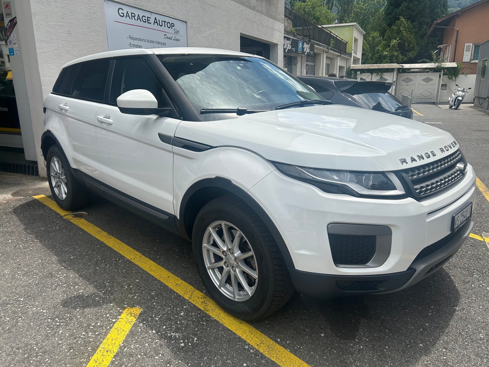 LAND ROVER Range Rover Evoque 2.0 TD4 SE AT9-image-5