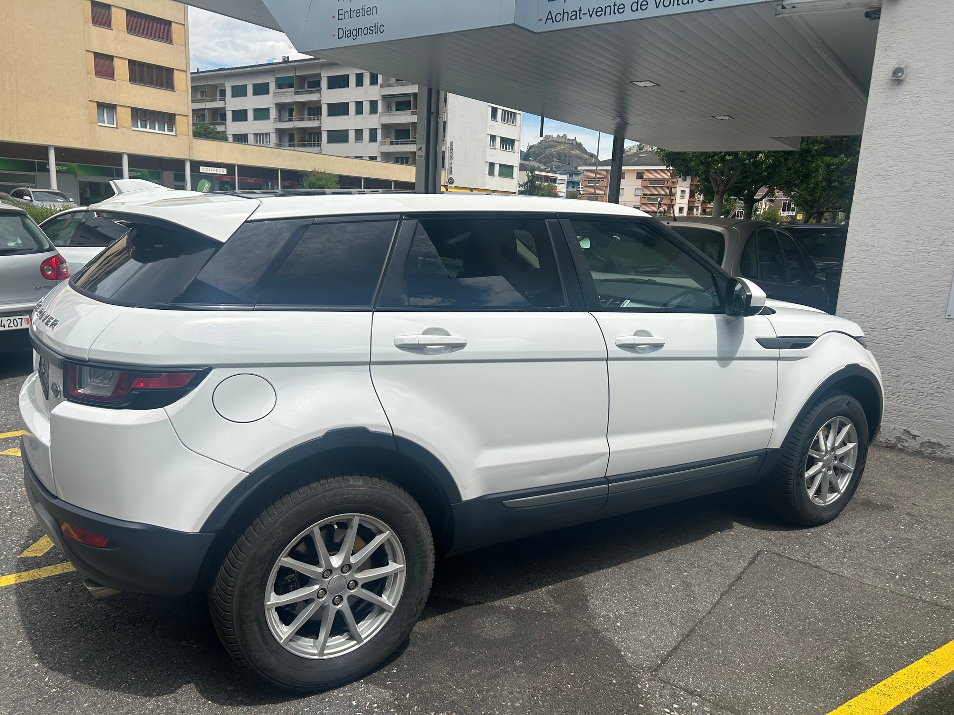 LAND ROVER Range Rover Evoque 2.0 TD4 SE AT9-image-4